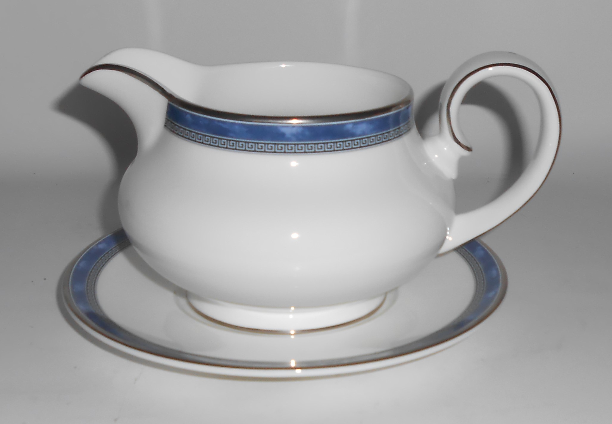 Royal Doulton Fine China Platinum Band Atlanta Gravy Bo