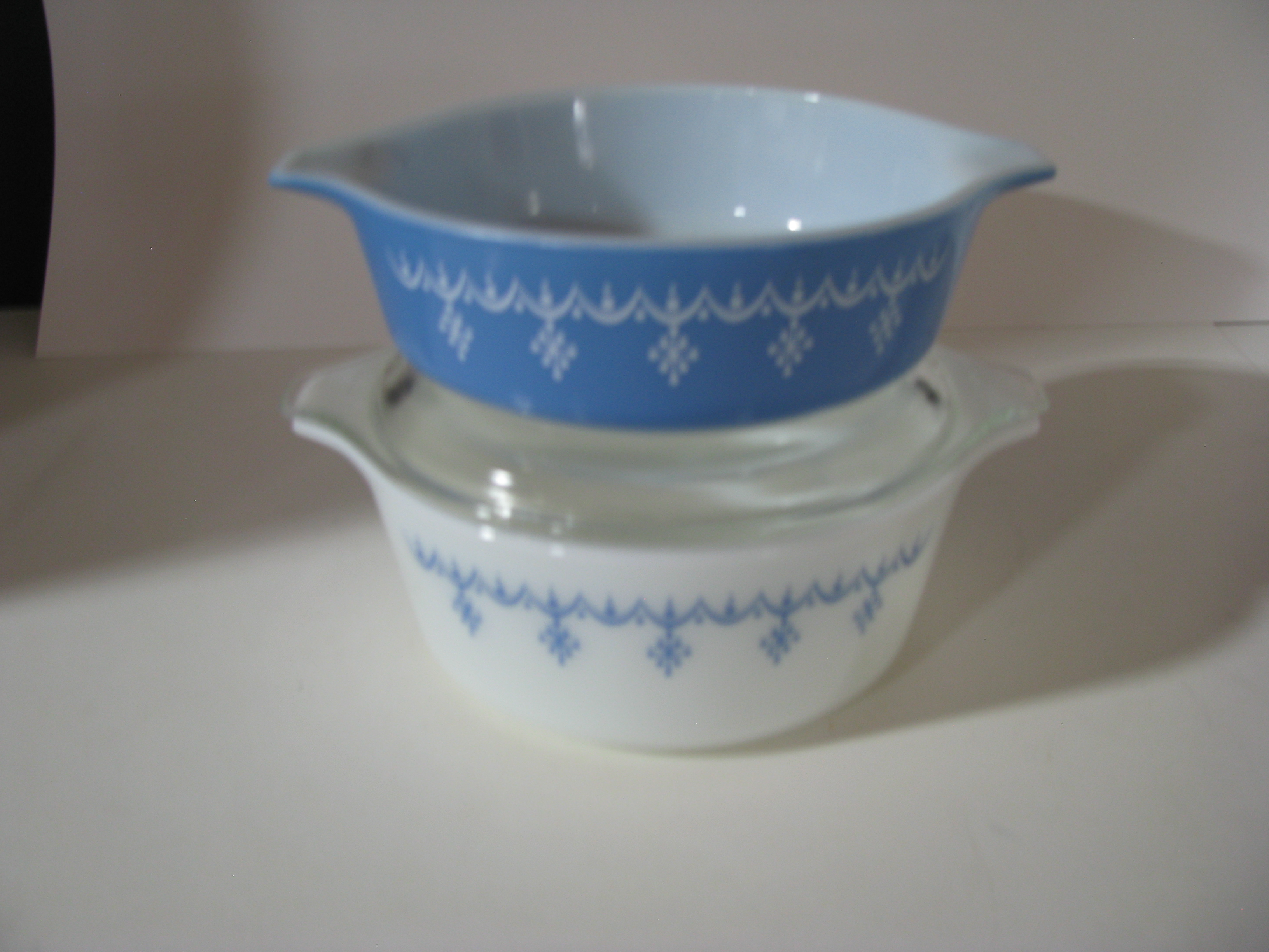 Vintage Pyrex Snowflake 471 1pt, 472 1.5pt Cinderella