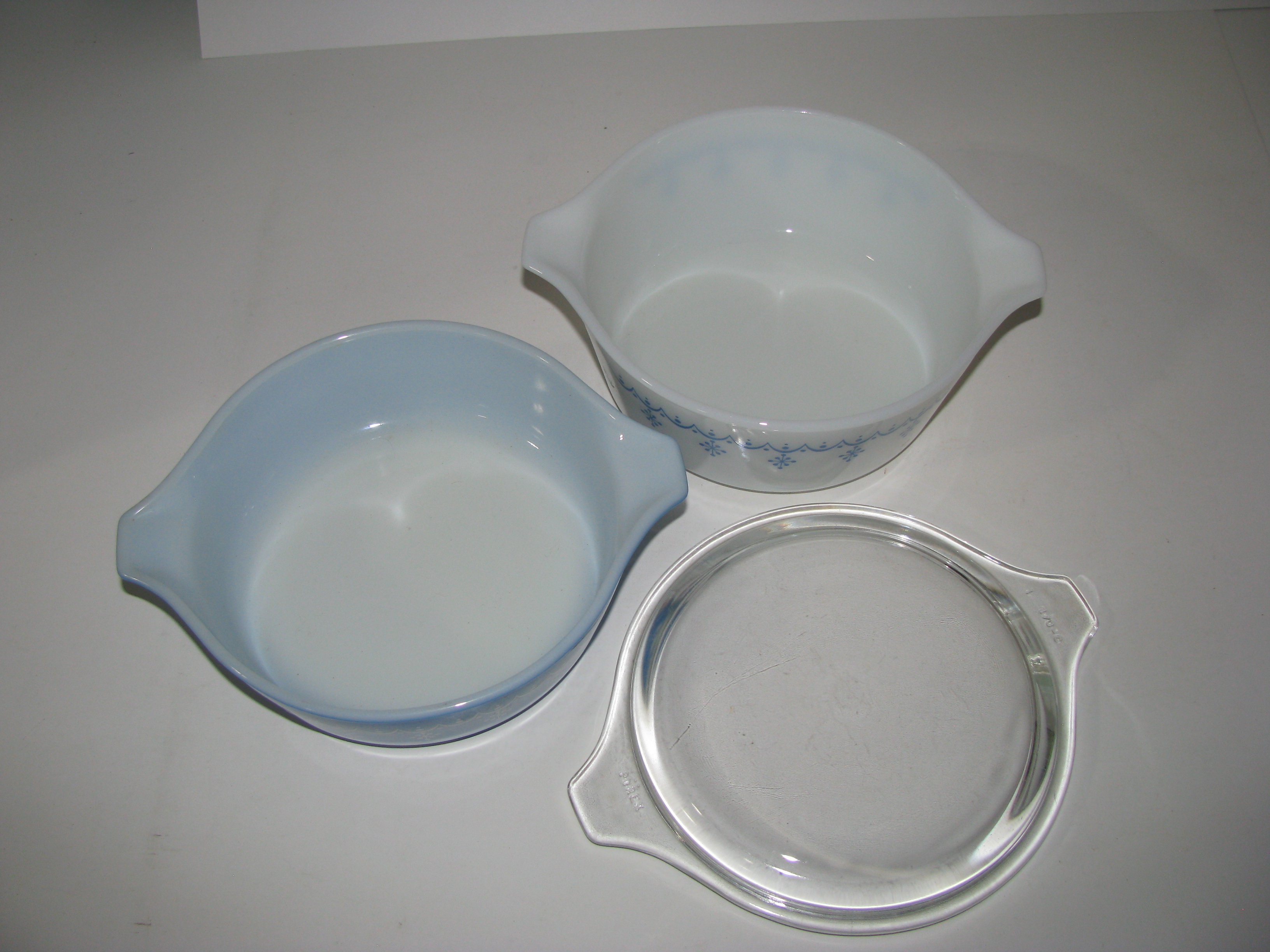 Vintage Pyrex Snowflake 471 1pt, 472 1.5pt Cinderella