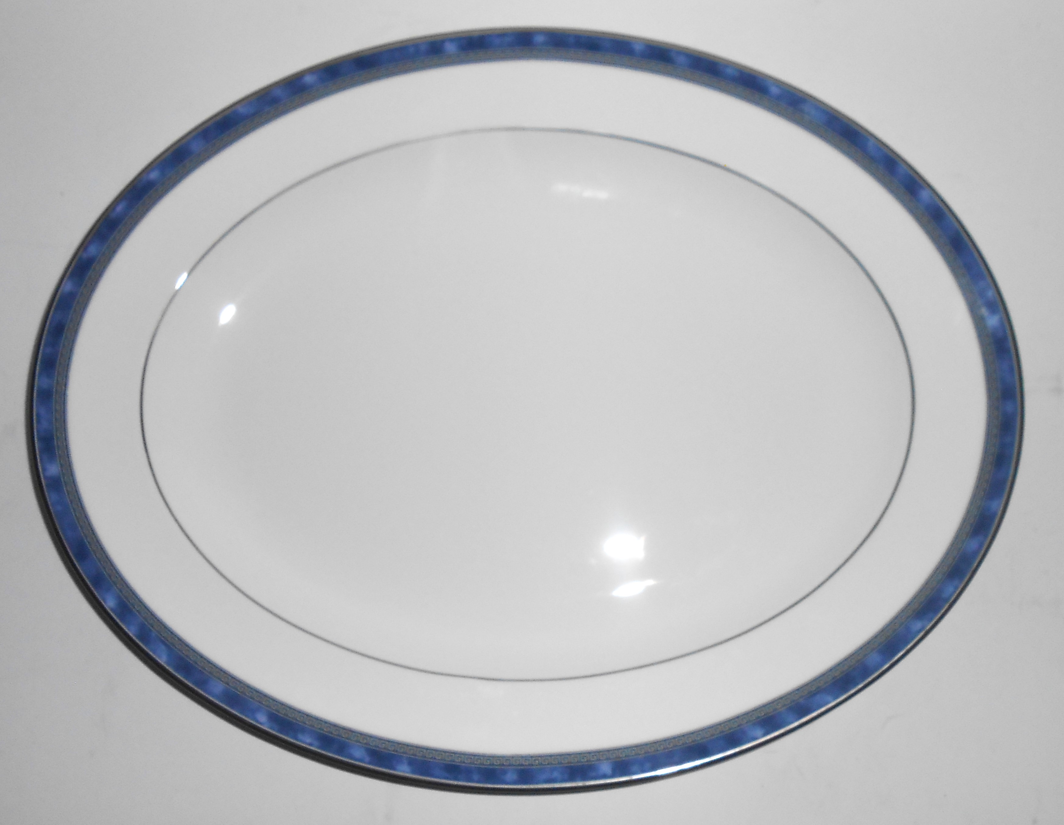 Royal Doulton Fine China Platinum Band Atlanta 13-5/8''