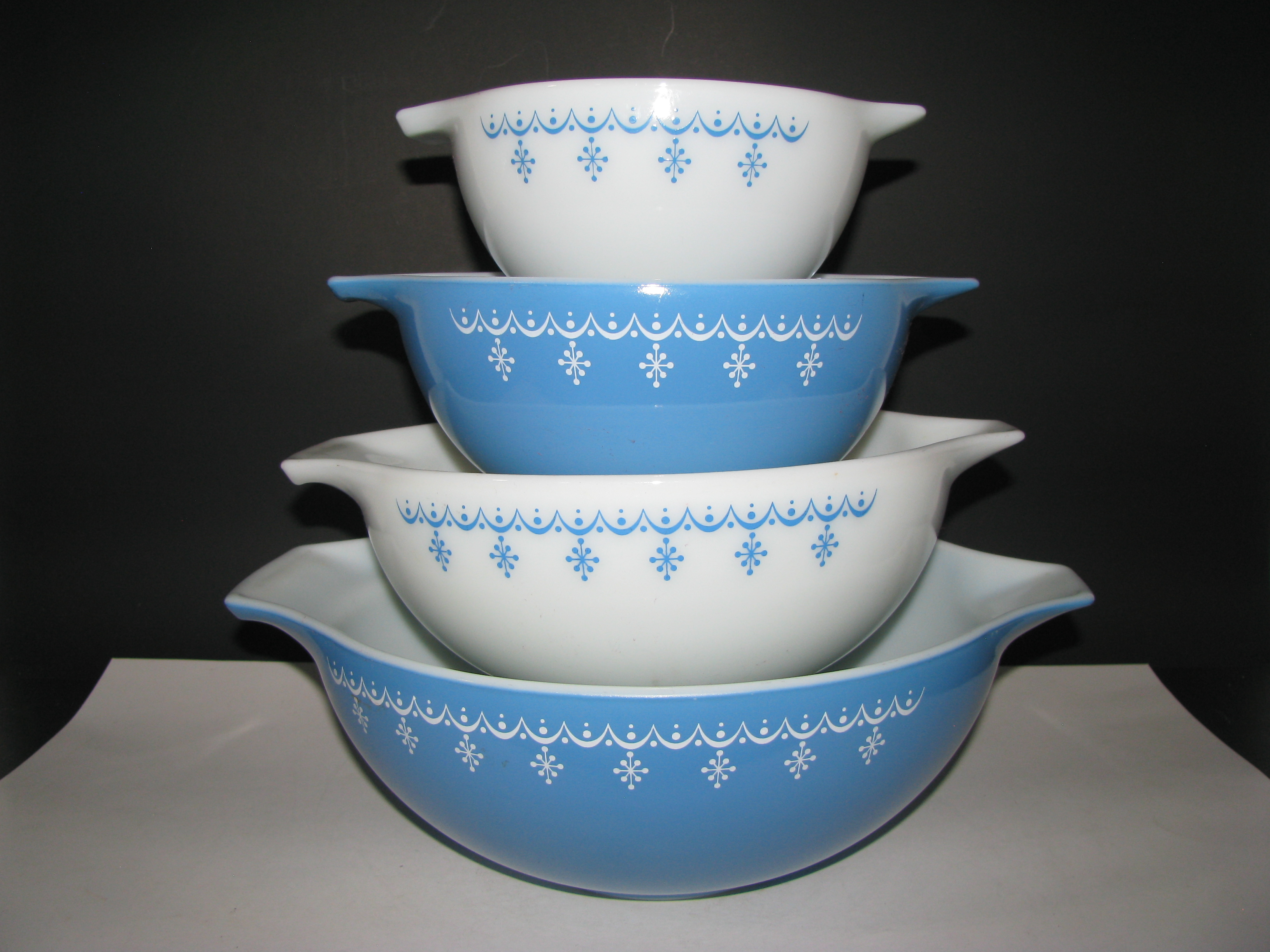 Vintage Pyrex Blue Snowflake Cinderella Four Bowl Set