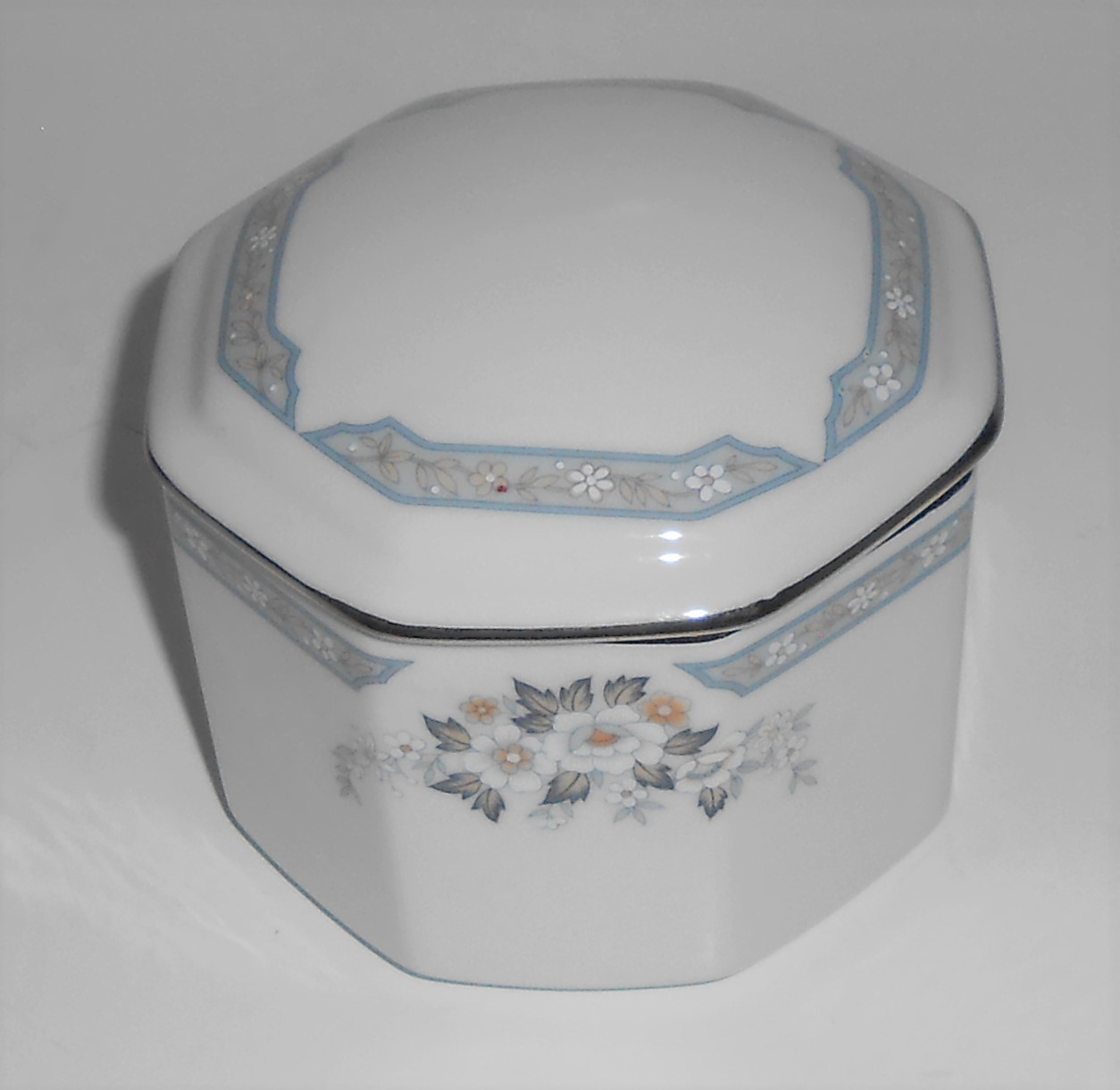 Mikasa Fine China Platinum Band Dana Sugar Bowl