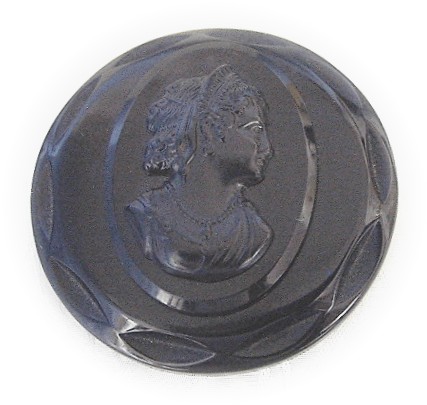 Bakelite Black Cameo Brooch 50s