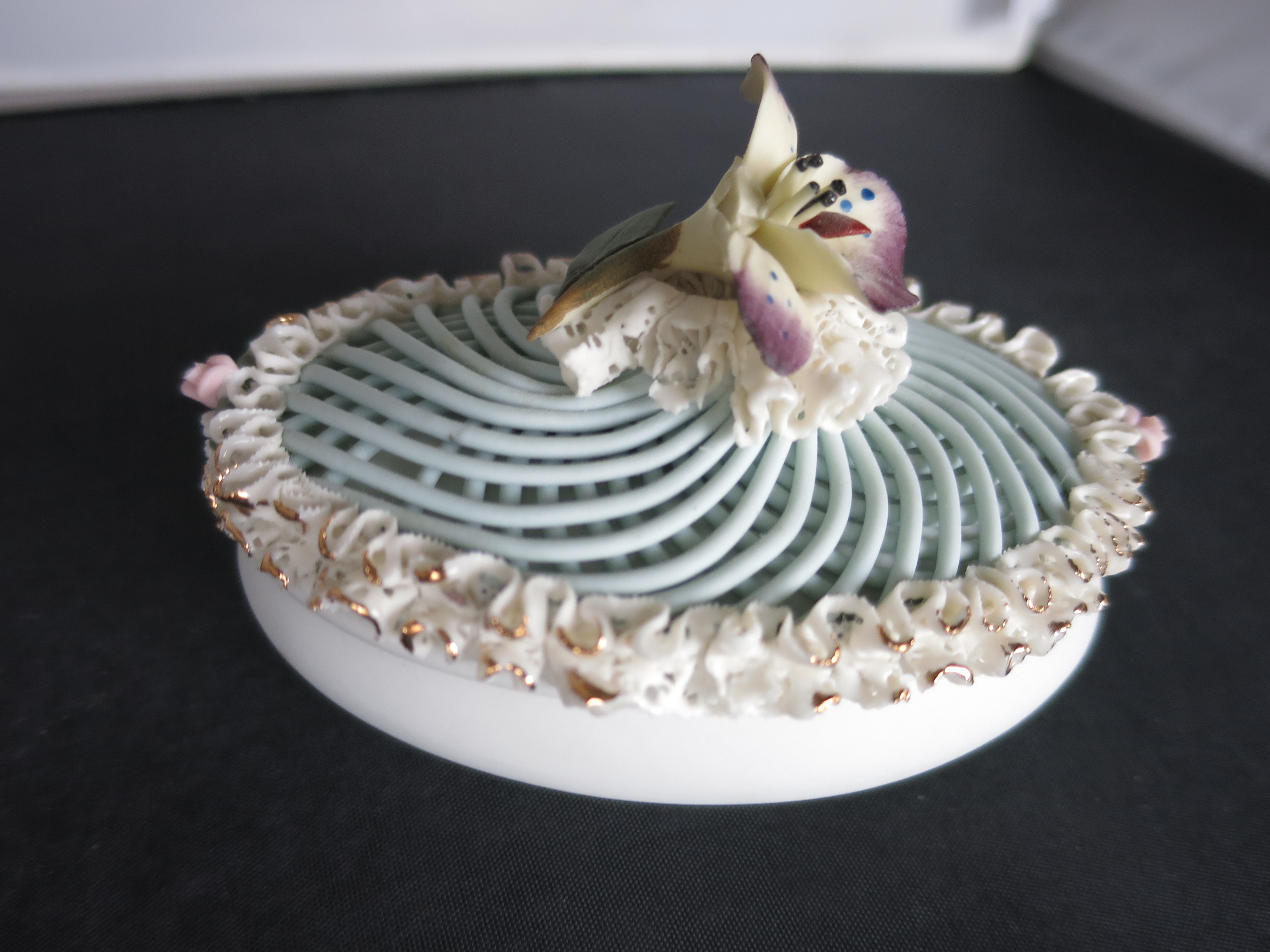 Capodimonte Trinket Box Iris Floral with Lace Edge Oval Shape