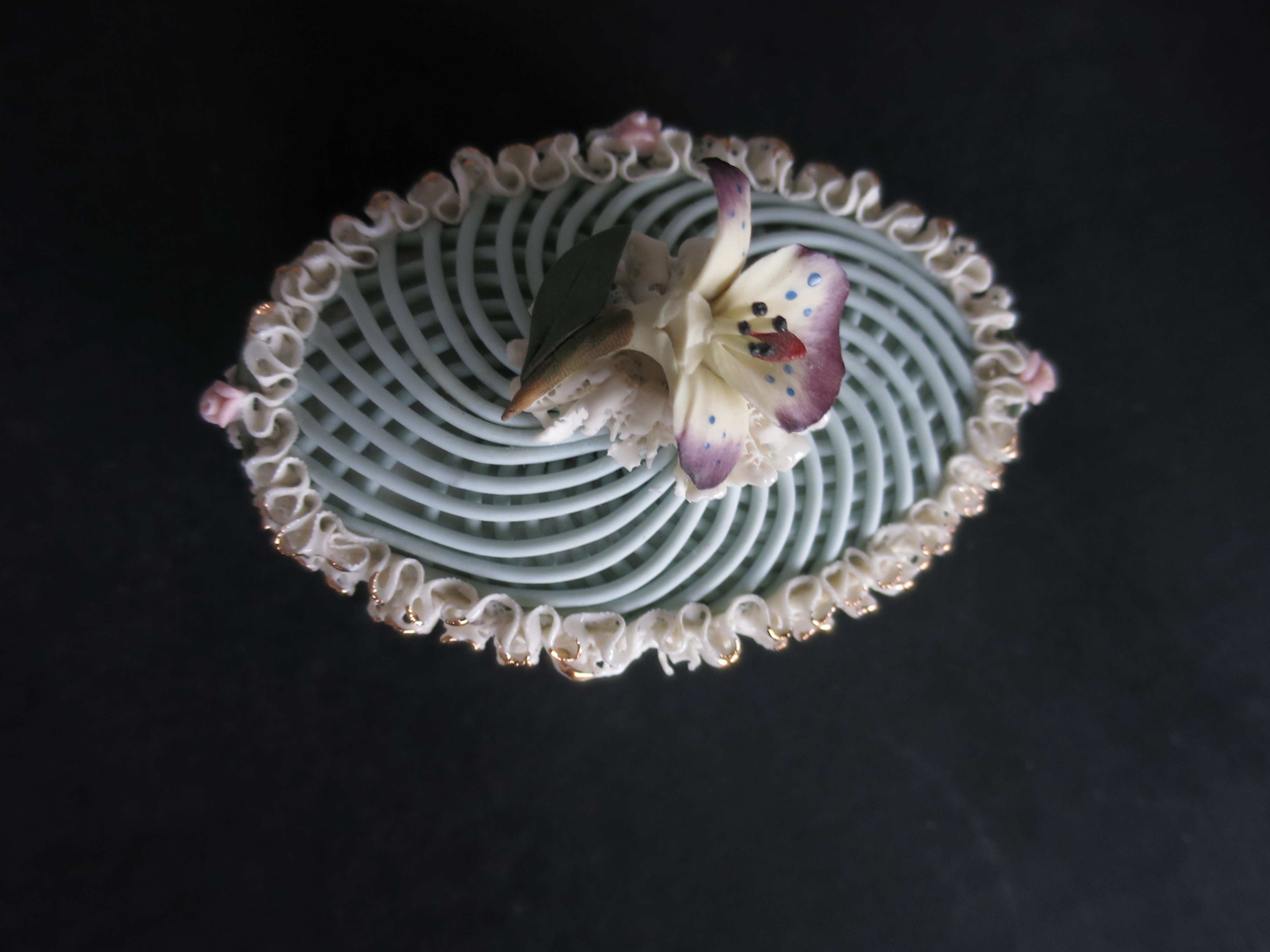 Capodimonte Trinket Box Iris Floral with Lace Edge Oval Shape