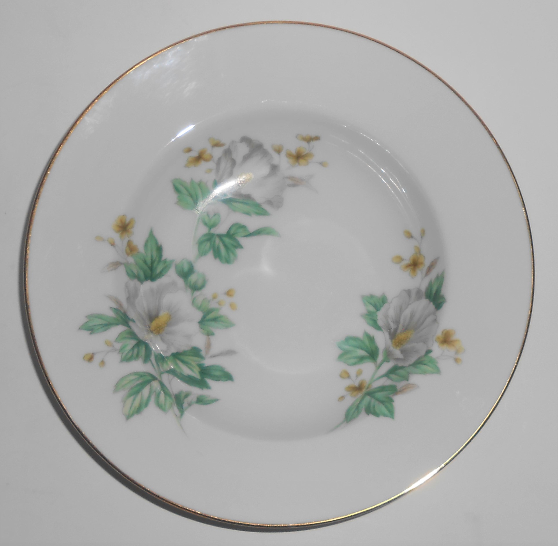 Noritake Porcelain China Gramercy Floral 512 W/Gold Sou