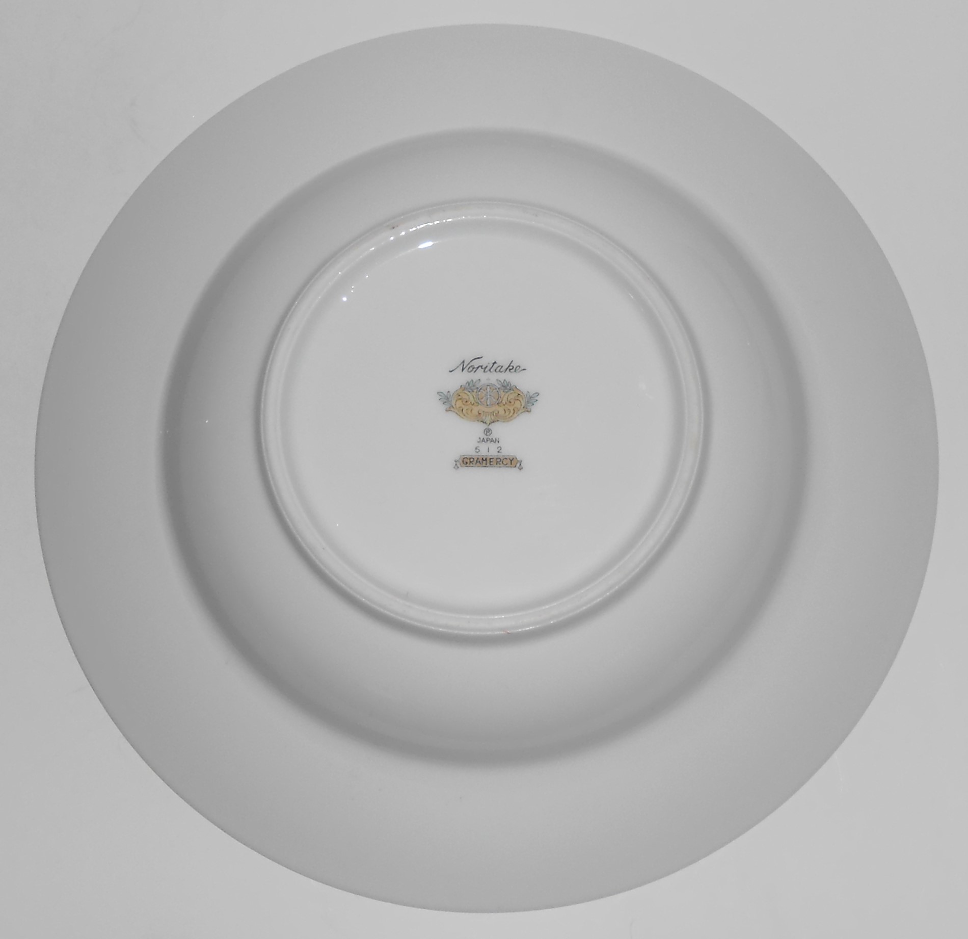 Noritake Porcelain China Gramercy Floral 512 W/Gold Sou