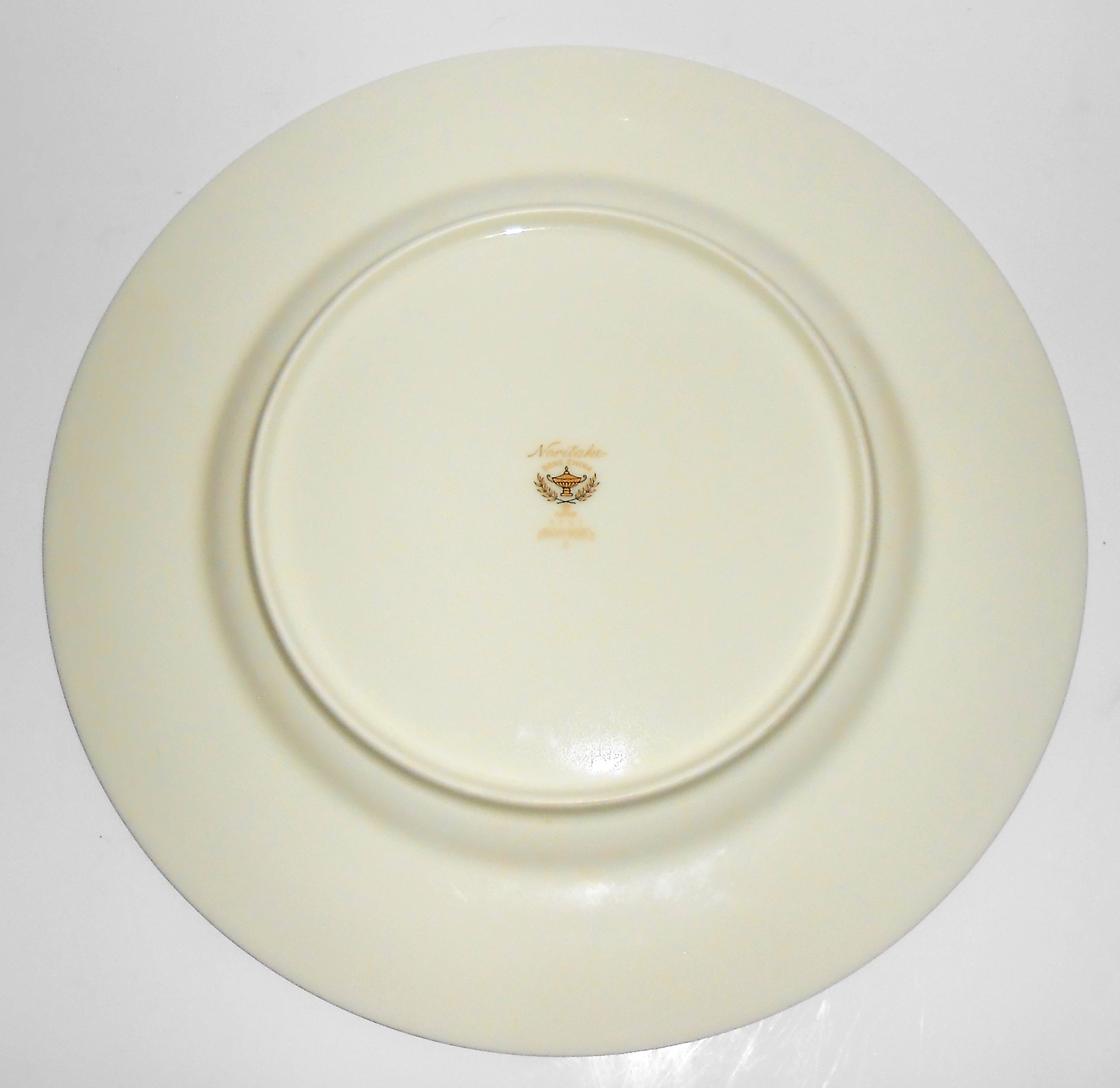 Noritake China Porcelain 9737 Barrymore w/Gold Dinner