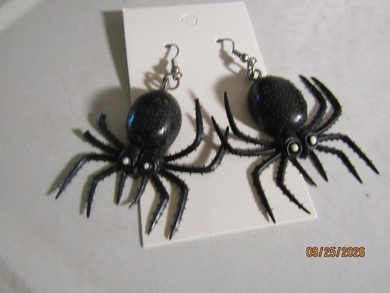 Spooky Black Plastic Spider Dangle Earrings Halloween Novelty Jewelry
