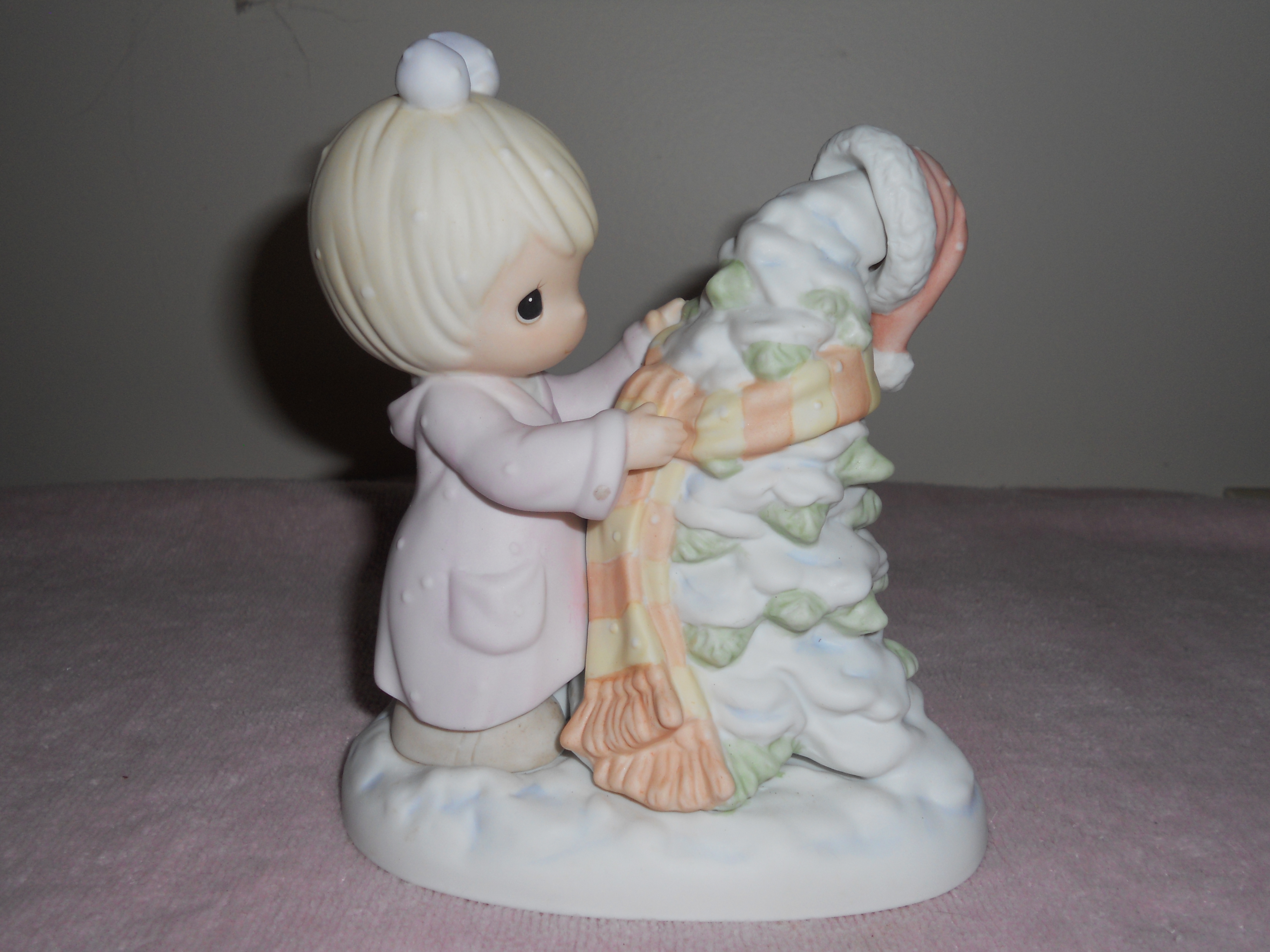 Precious Moments a Cozy Country Christmas