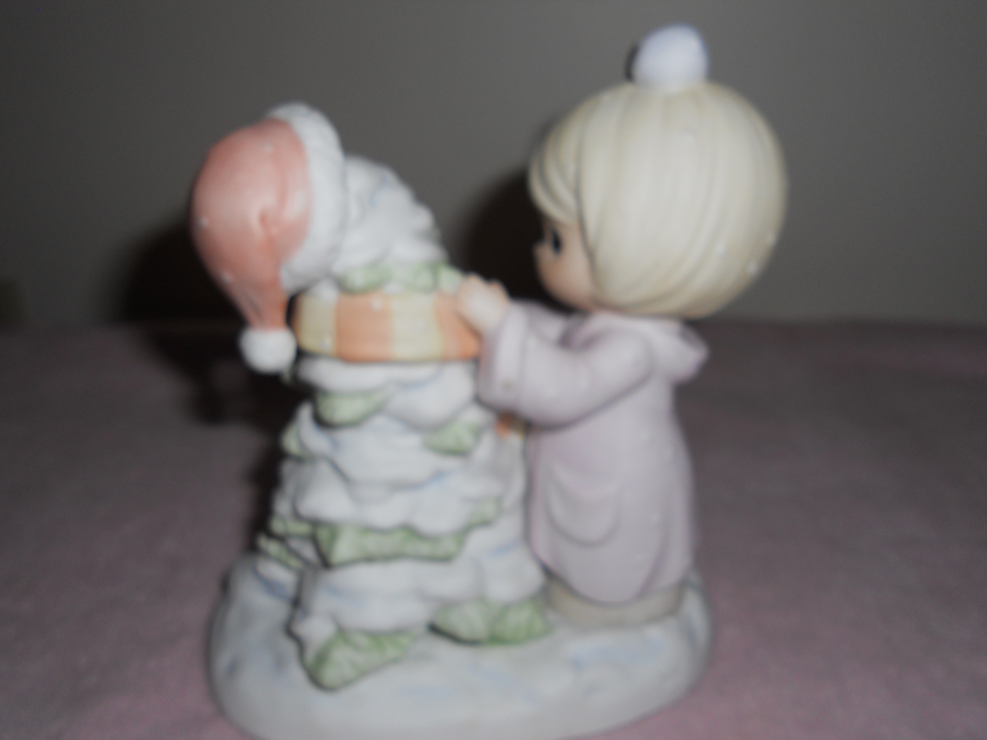 Precious Moments a Cozy Country Christmas