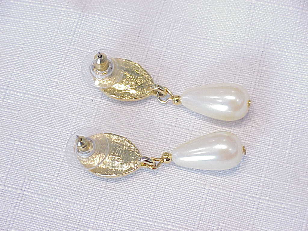 Emerald Green And Clear Rhinestone And Pearl Pierced Earrings