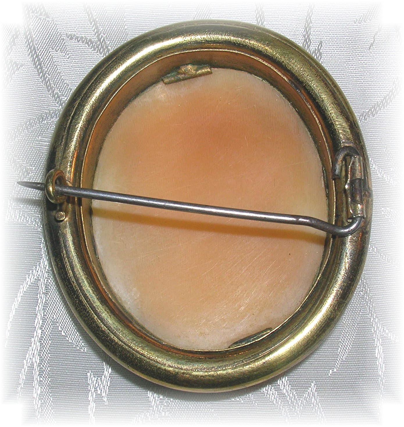 Deeply Carved Antique Cameo Brooch......