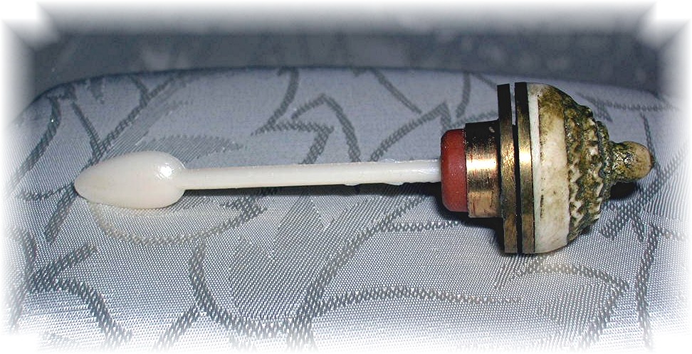 Snuff bottle with spoon