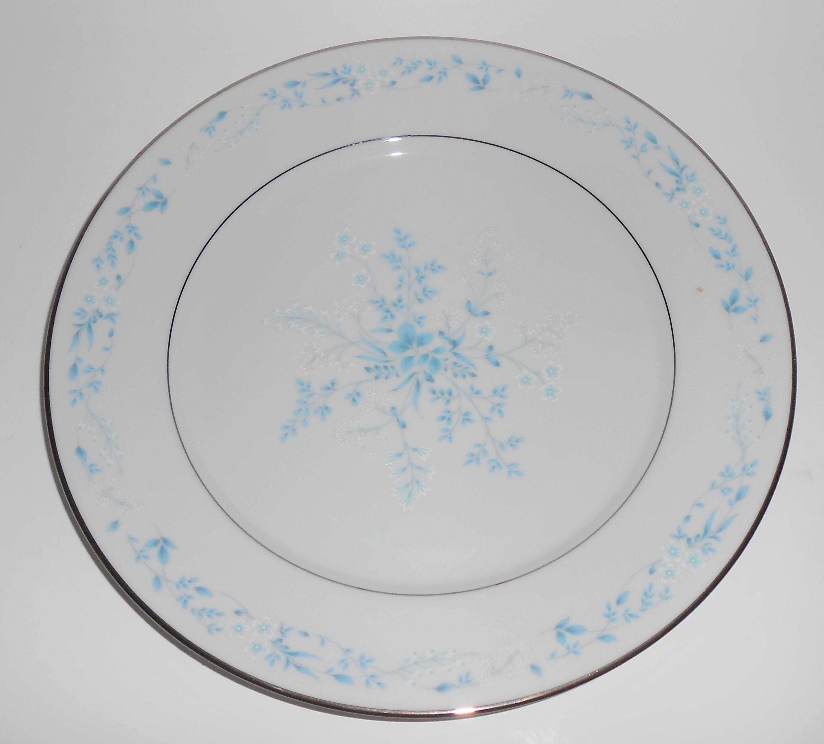 Noritake Porcelain China Carolyn 2693 Blue Floral Din