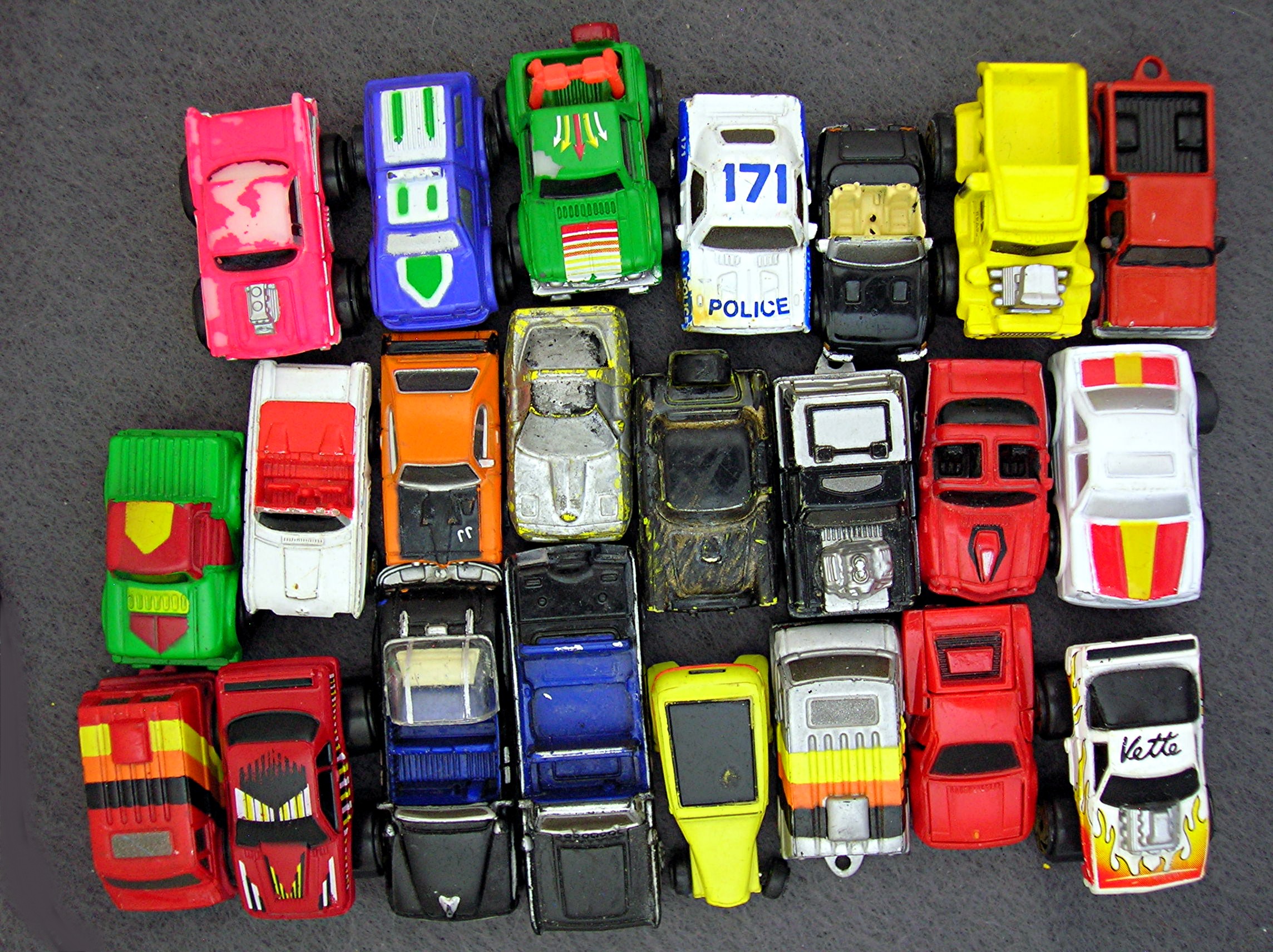 Lot #10 - 23 Diecast, Hot Wheels, style toy vehicles