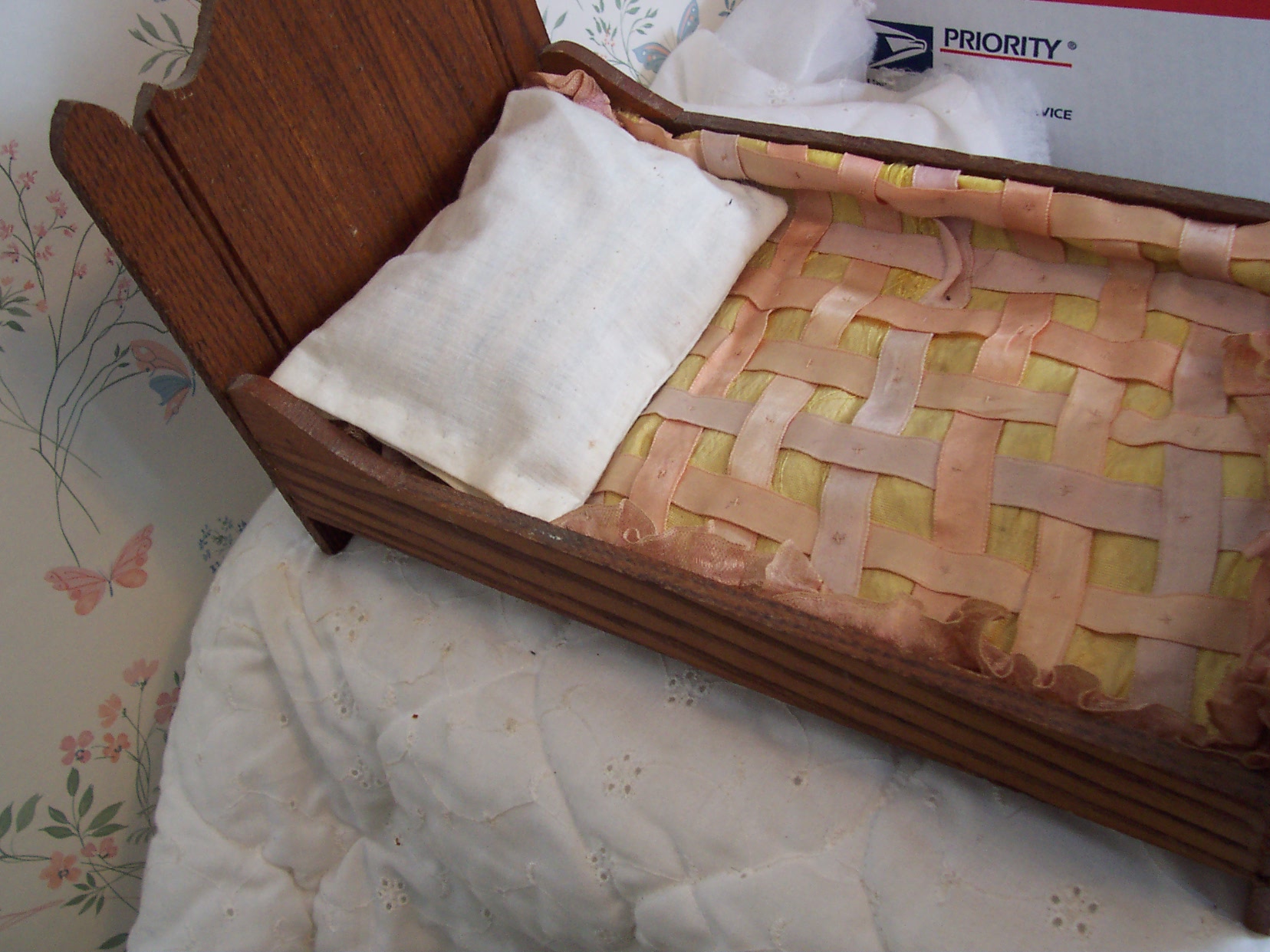 Dollhouse Bed Wood with Bedding