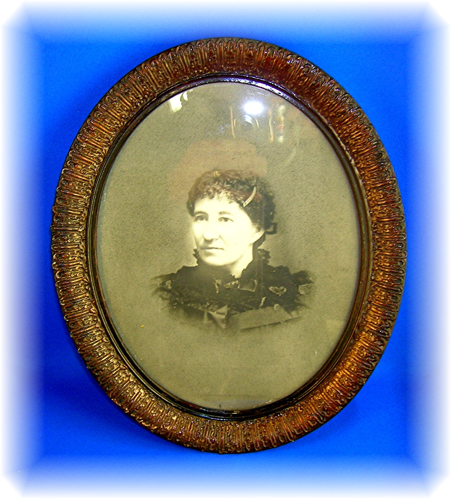 Picture Frame Oval Wood 50s