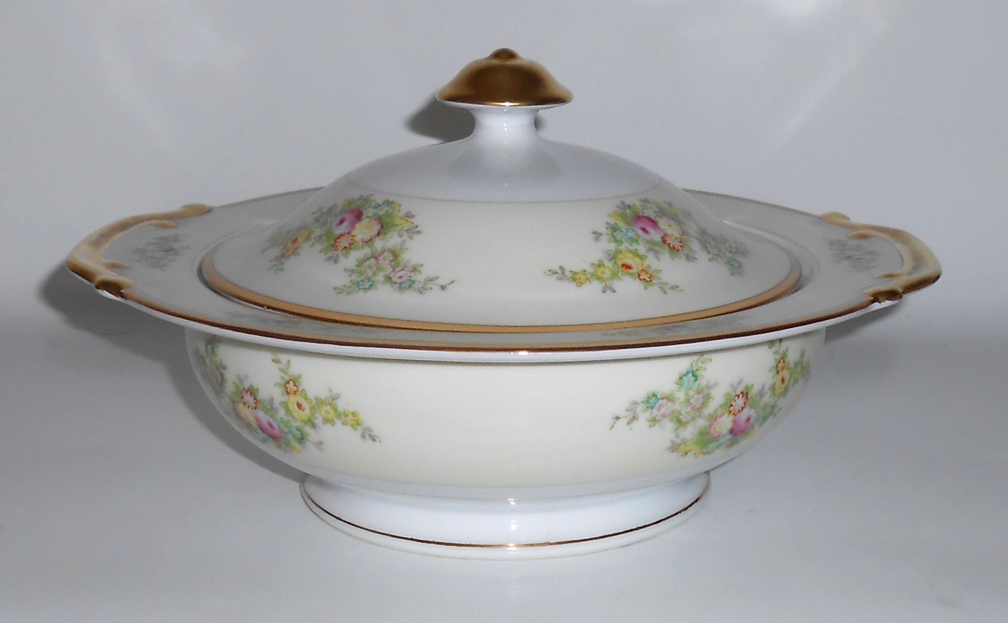 Meito China Porcelain Japan N1055A w/Gold Covered Casse