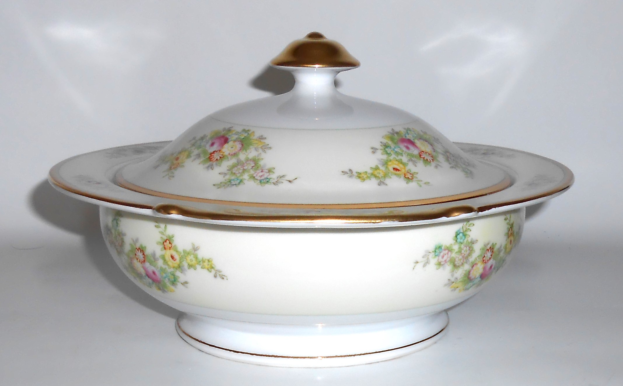 Meito China Porcelain Japan N1055A w/Gold Covered Casse