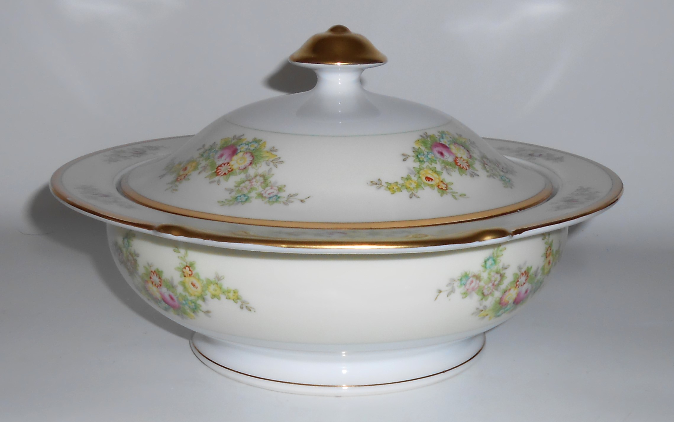 Meito China Porcelain Japan N1055A w/Gold Covered Casse