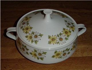 Noritake Maguerite Cookin & Server