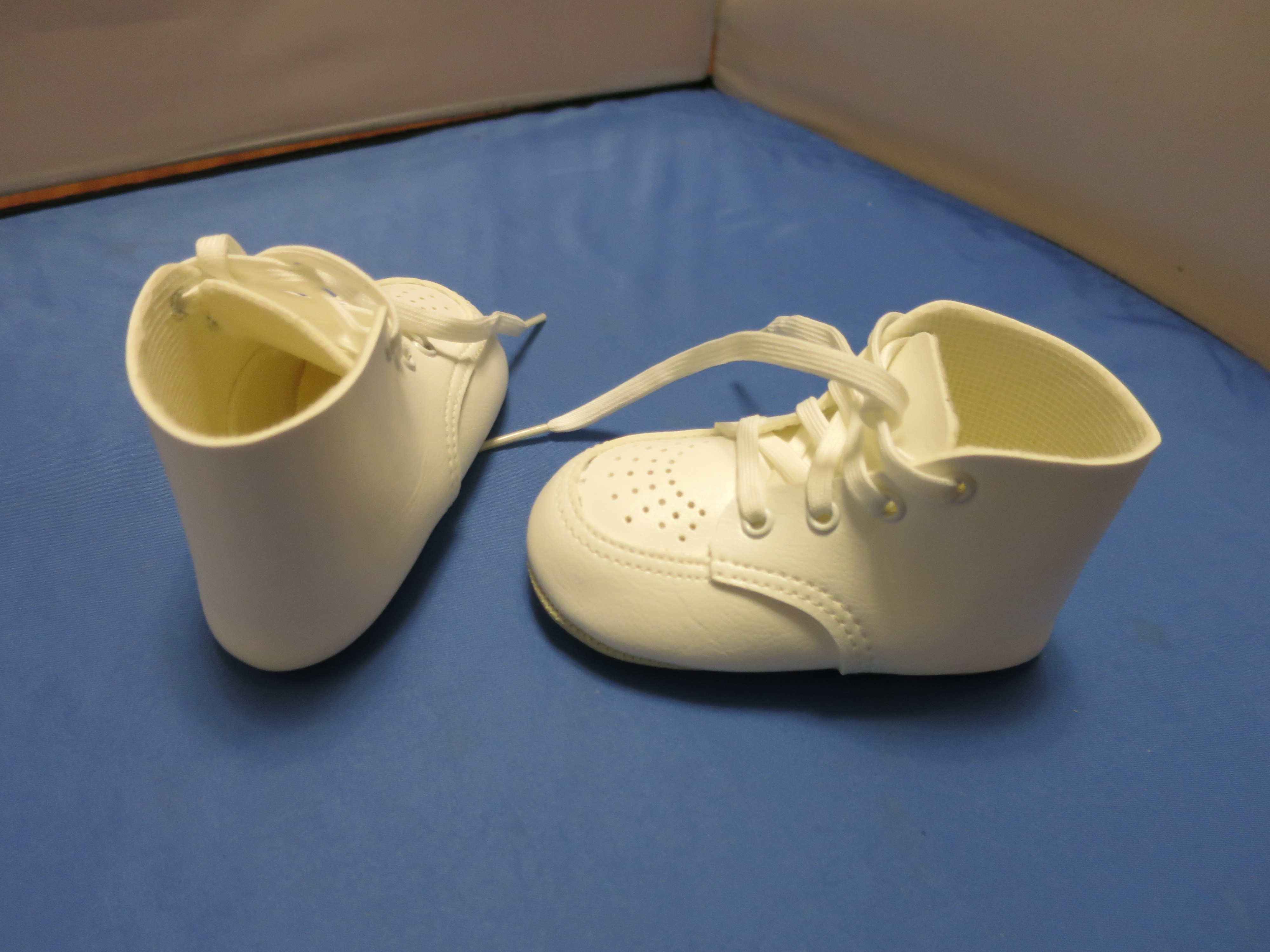 Baby Soft Shoes White with White Socks with white lace ruffle