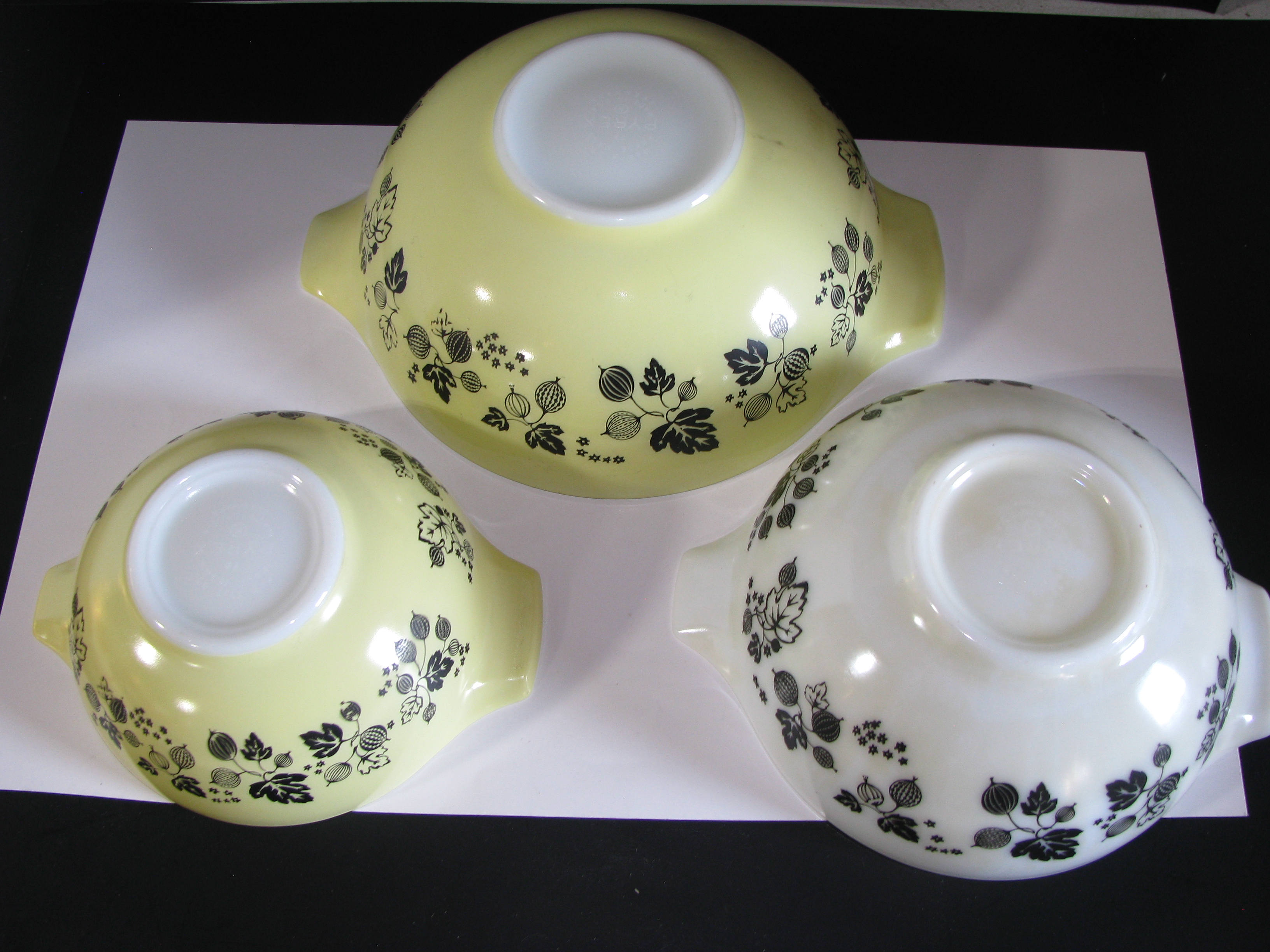 Vintage Pyrex Gooseberry Cinderella Bowls