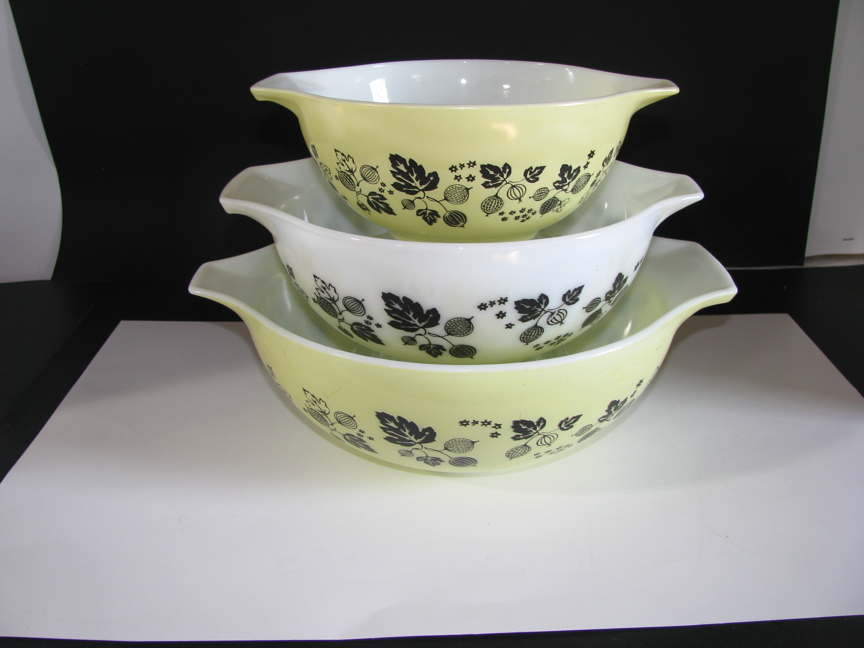 Vintage Pyrex Gooseberry Cinderella Bowls