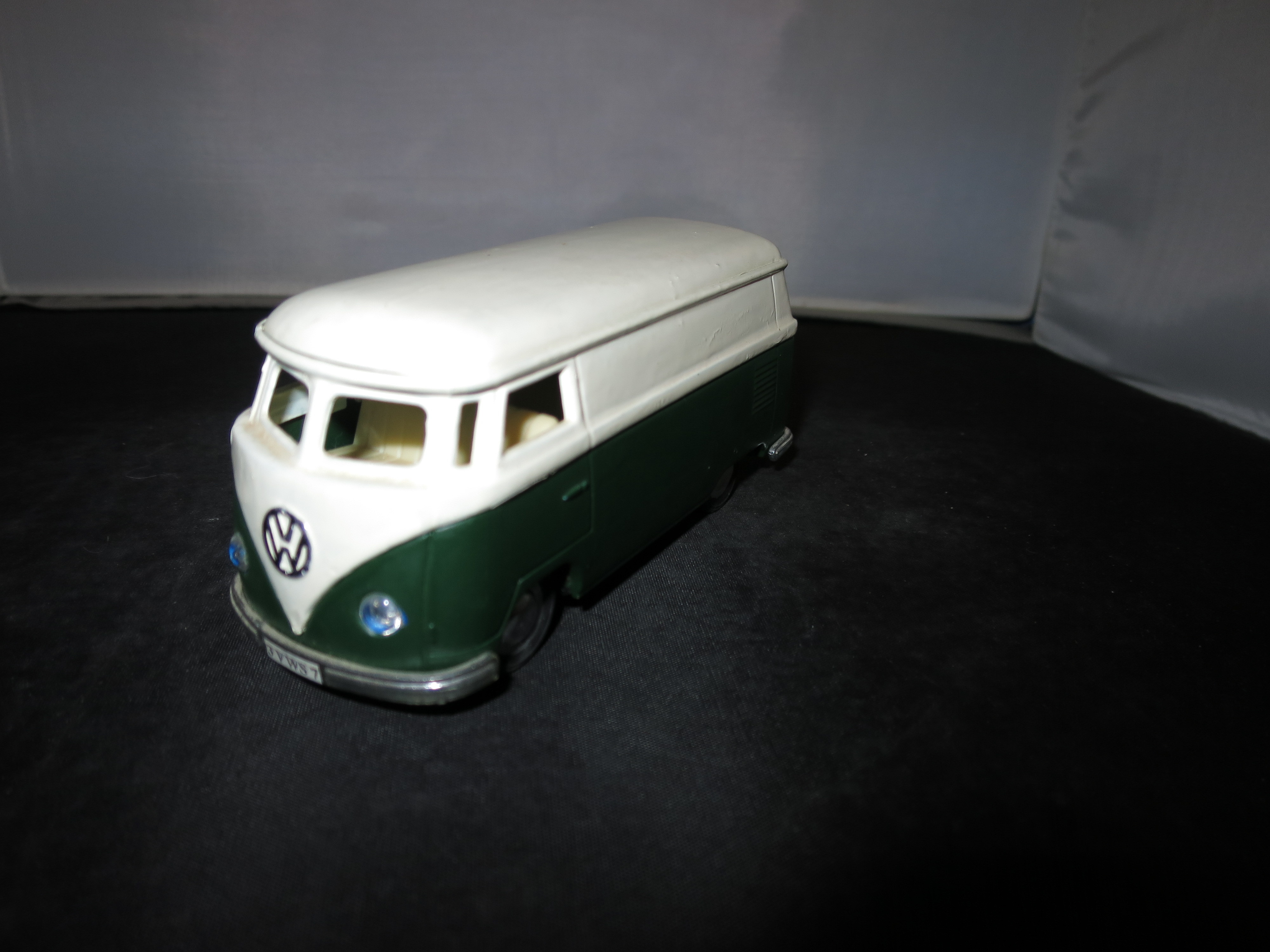 Volkswagen Van SS5403 Diecast 4 3/4 inch long green and white