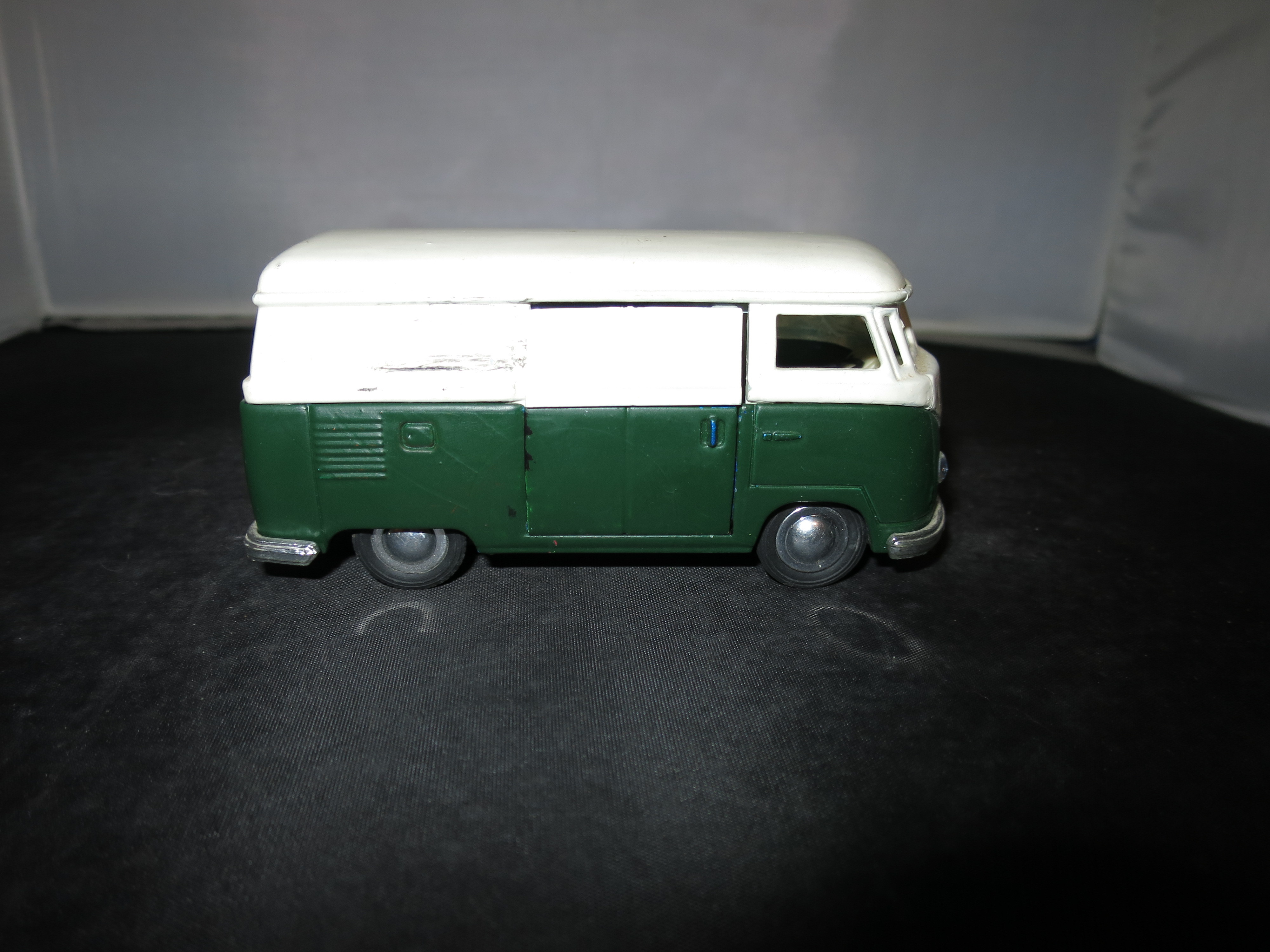 Volkswagen Van SS5403 Diecast 4 3/4 inch long green and white