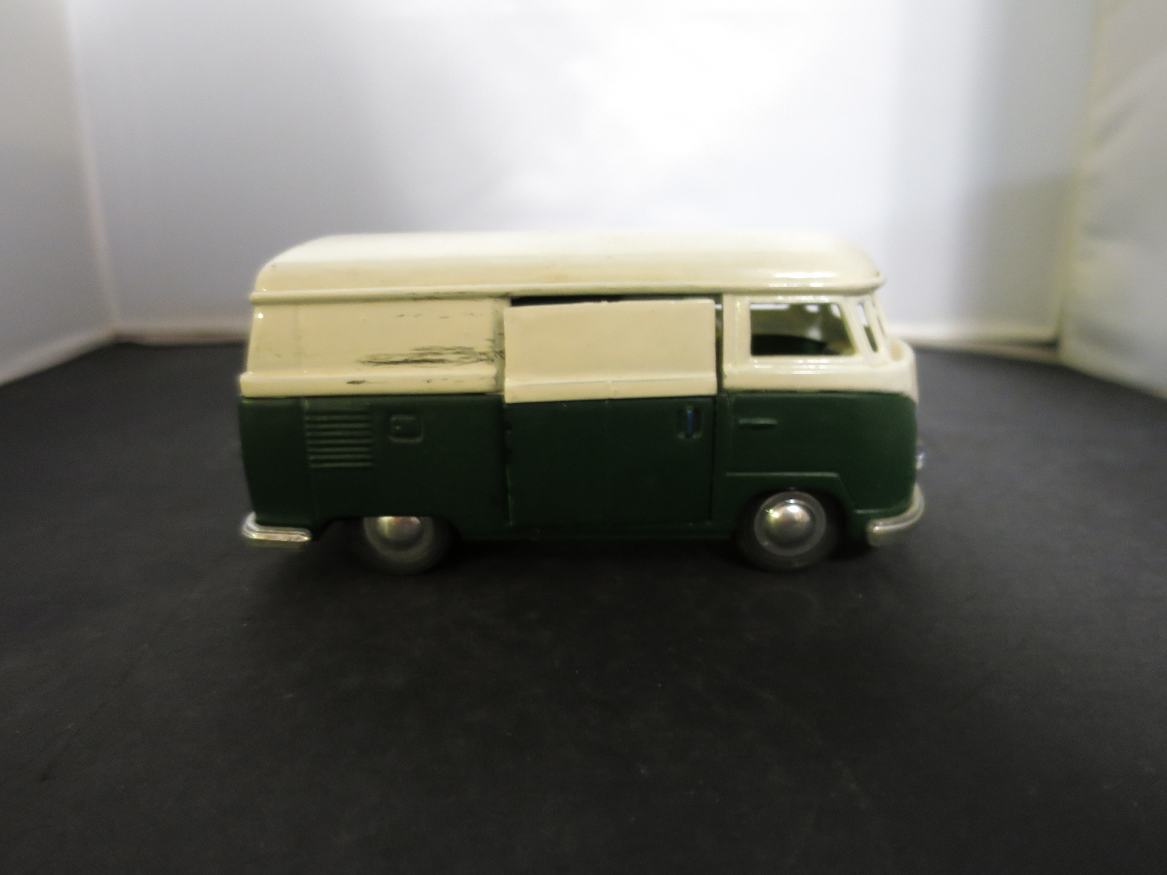 Volkswagen Van SS5403 Diecast 4 3/4 inch long green and white
