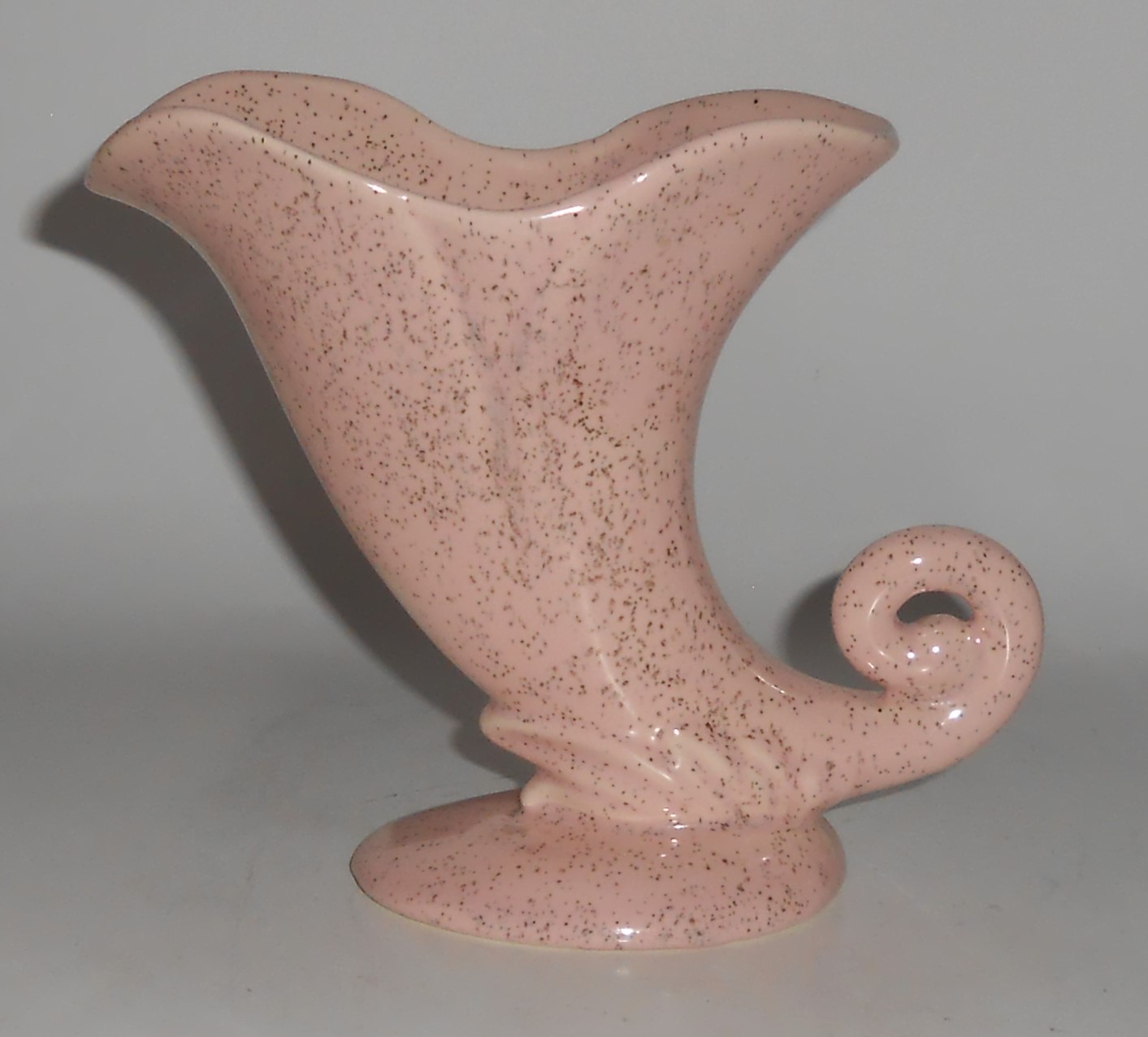 Bauer Pottery Pink Speckle #690 Cornucopia Vase