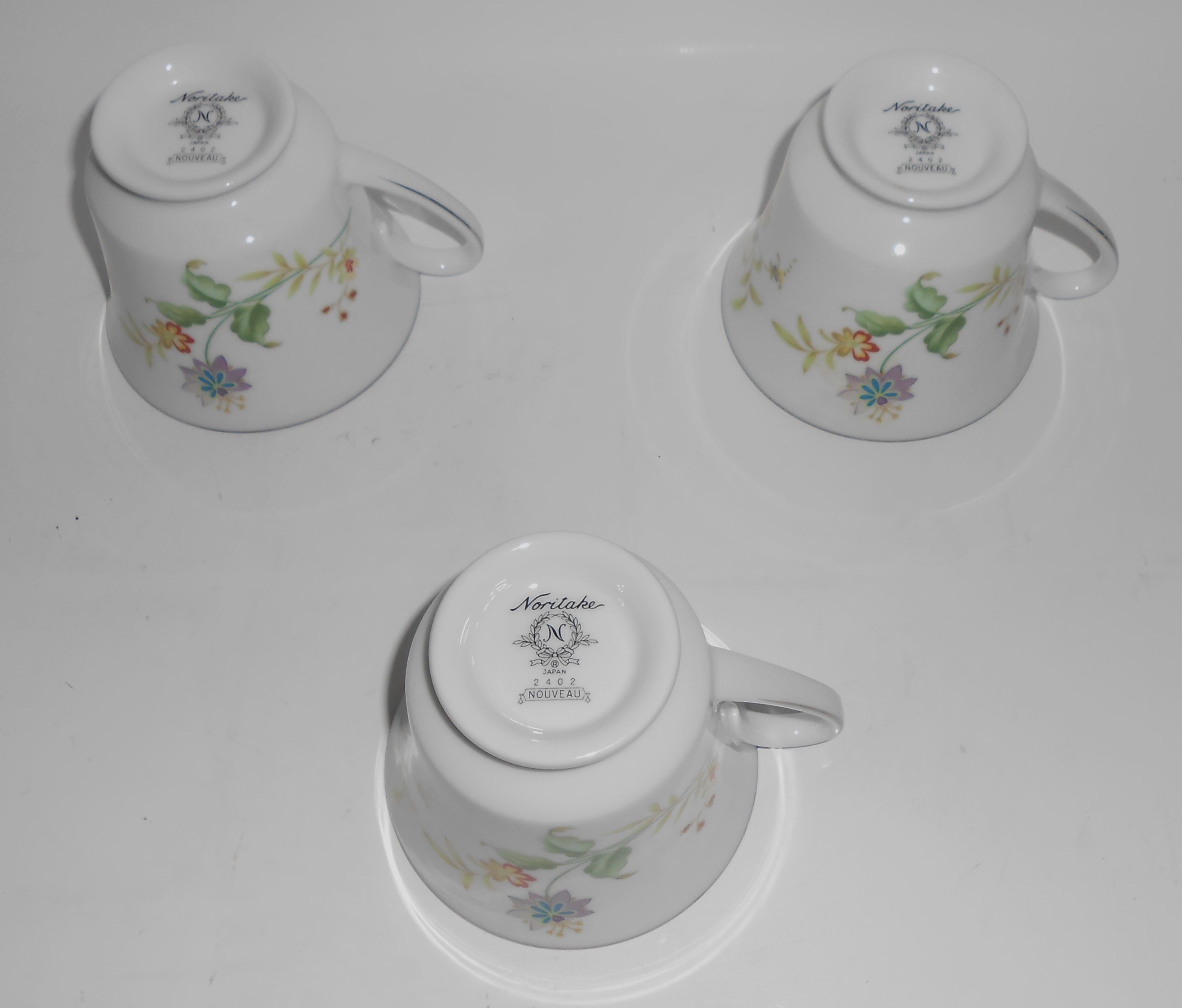 Noritake China Porcelain Nouveau Floral w/Platinum Set/
