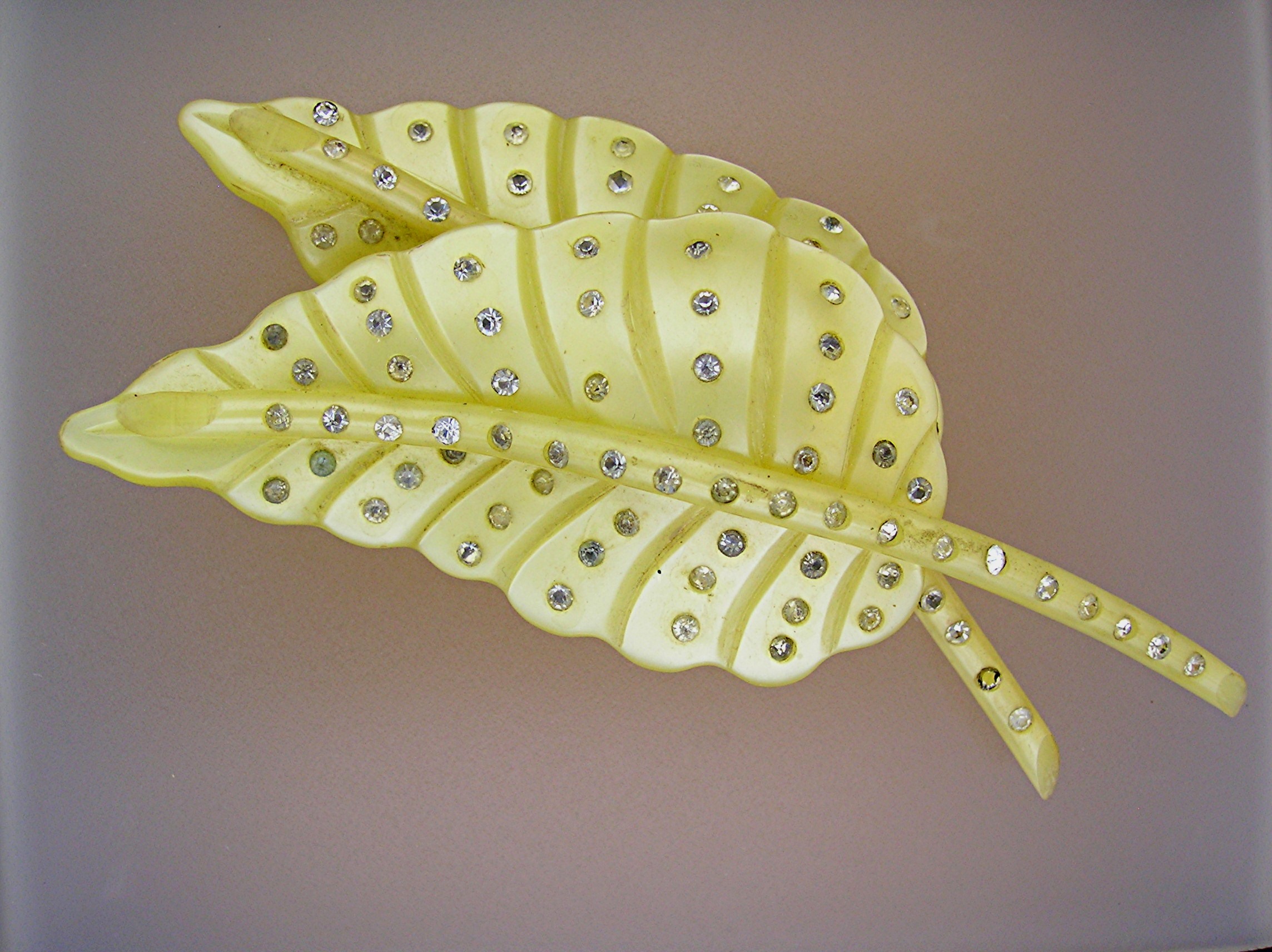 Brooch Lucite Leaf Gold Color Crystal Rhinestones