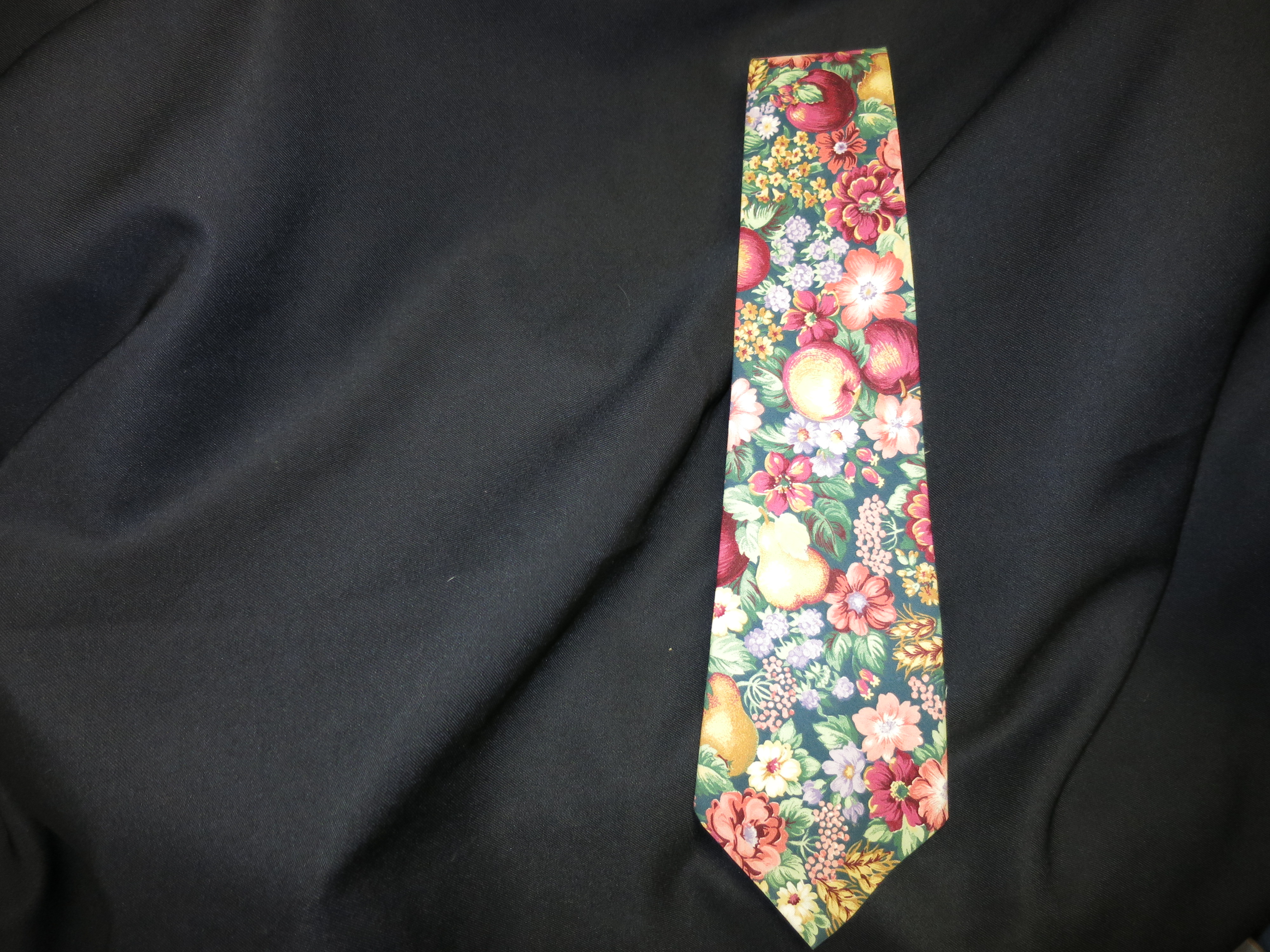 Vintage Mens Neck Tie Polished Cotton Fruit Floral