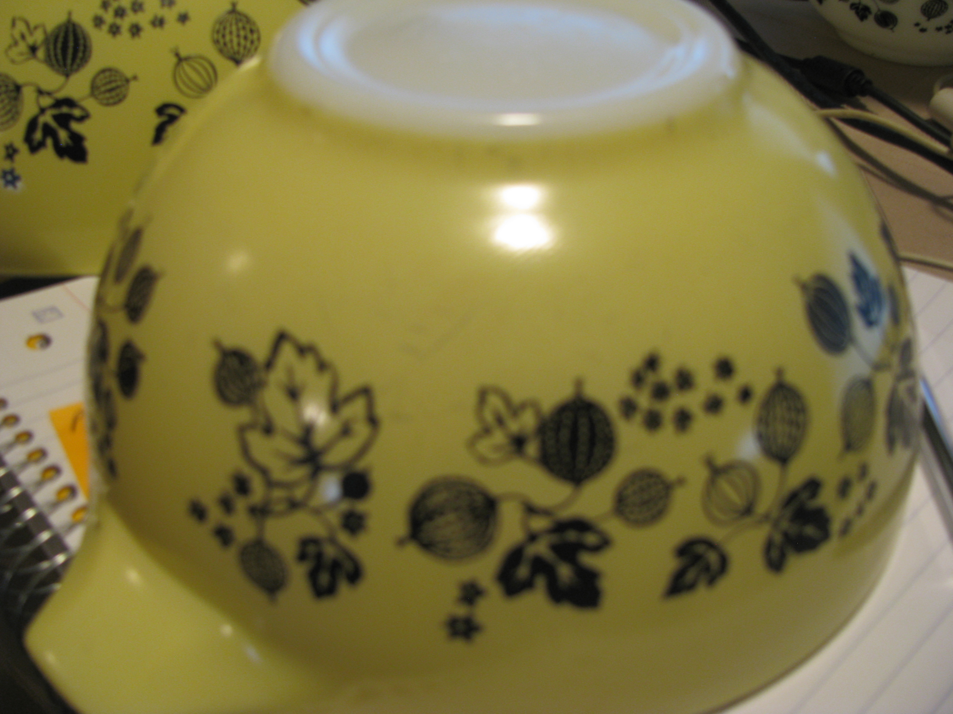 Vintage Pyrex Black,Yellow,White Gooseberry Bowls