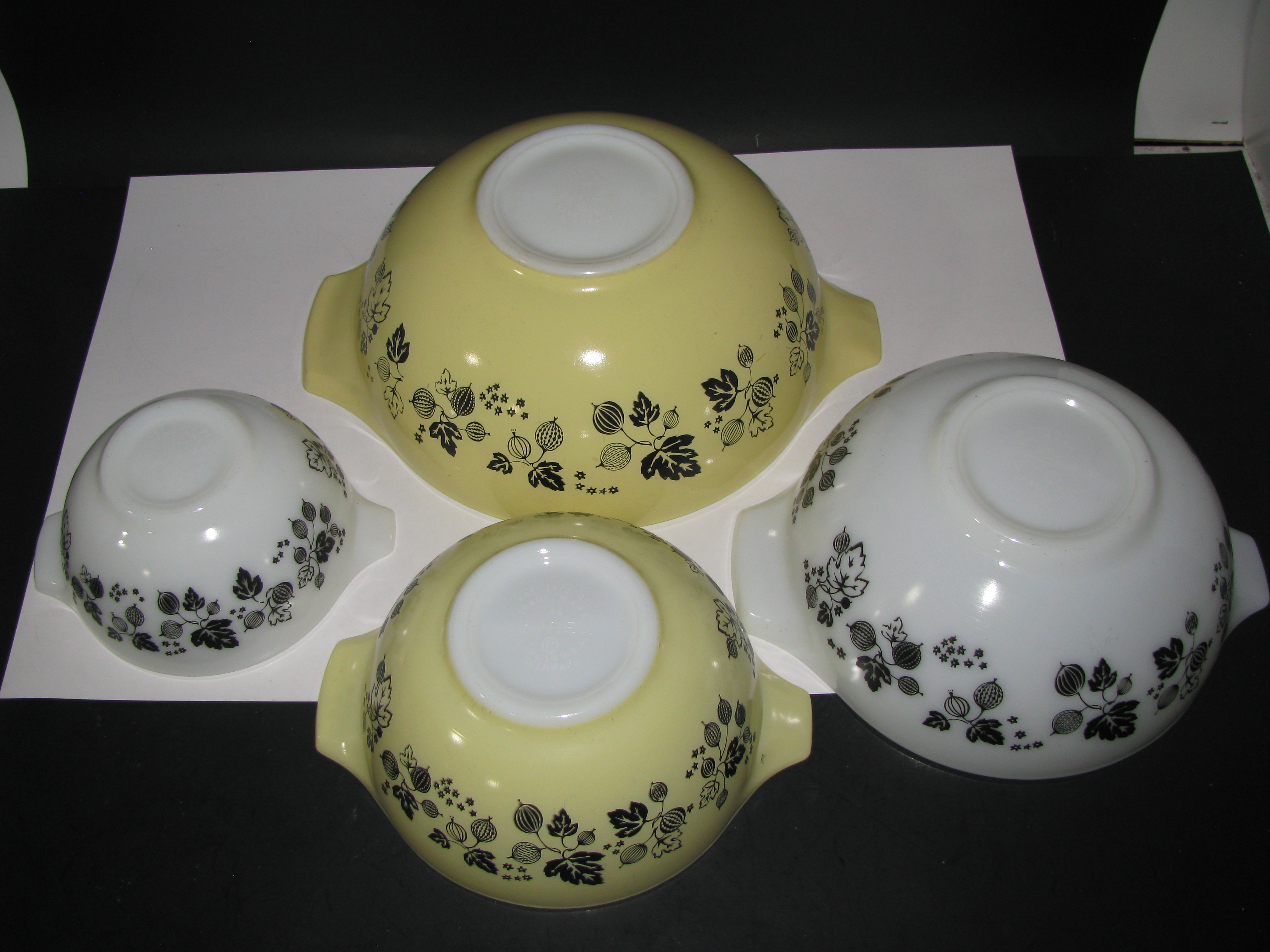 Vintage Pyrex Black,Yellow,White Gooseberry Bowls