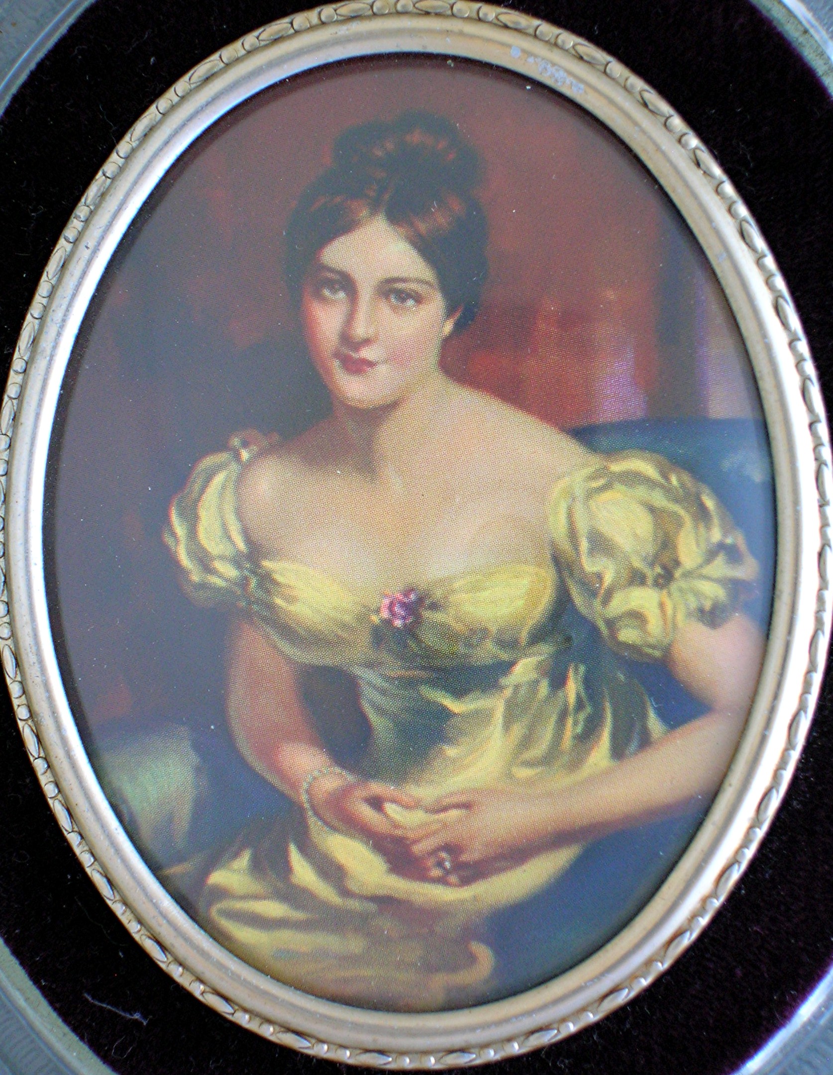 Picture 2 Frames Glass with Velvet Mount Cameo
