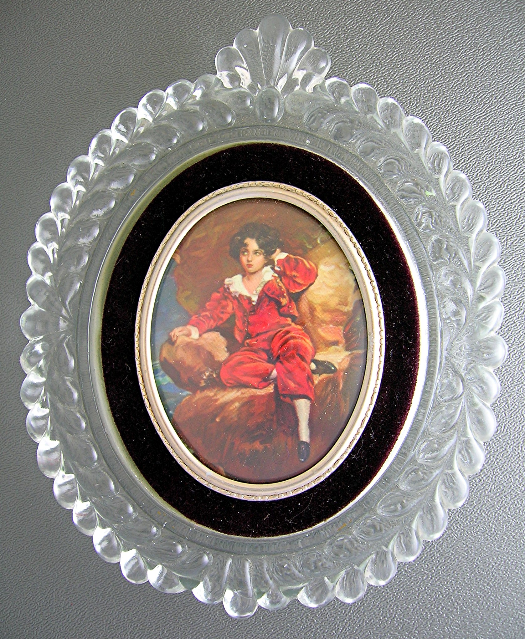 Picture 2 Frames Glass with Velvet Mount Cameo