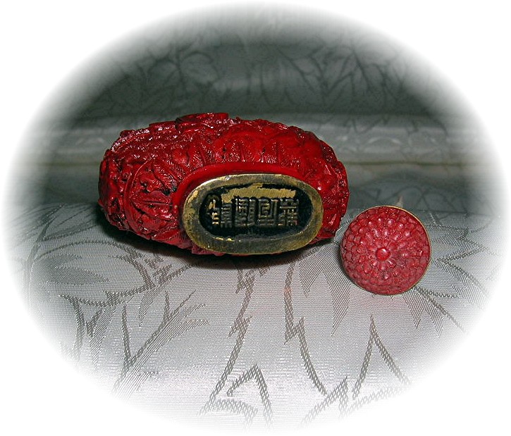 CINNABAR CHINESE Ornate SNUFF BOTTLE