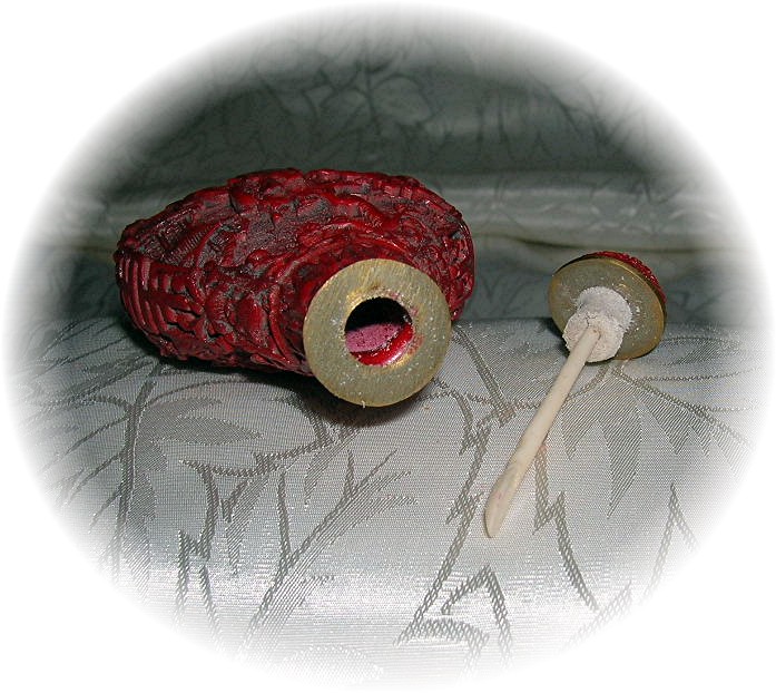 CINNABAR CHINESE Ornate SNUFF BOTTLE