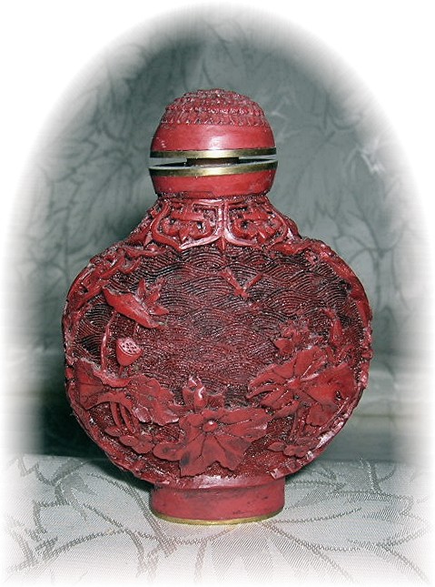 CINNABAR CHINESE Ornate SNUFF BOTTLE