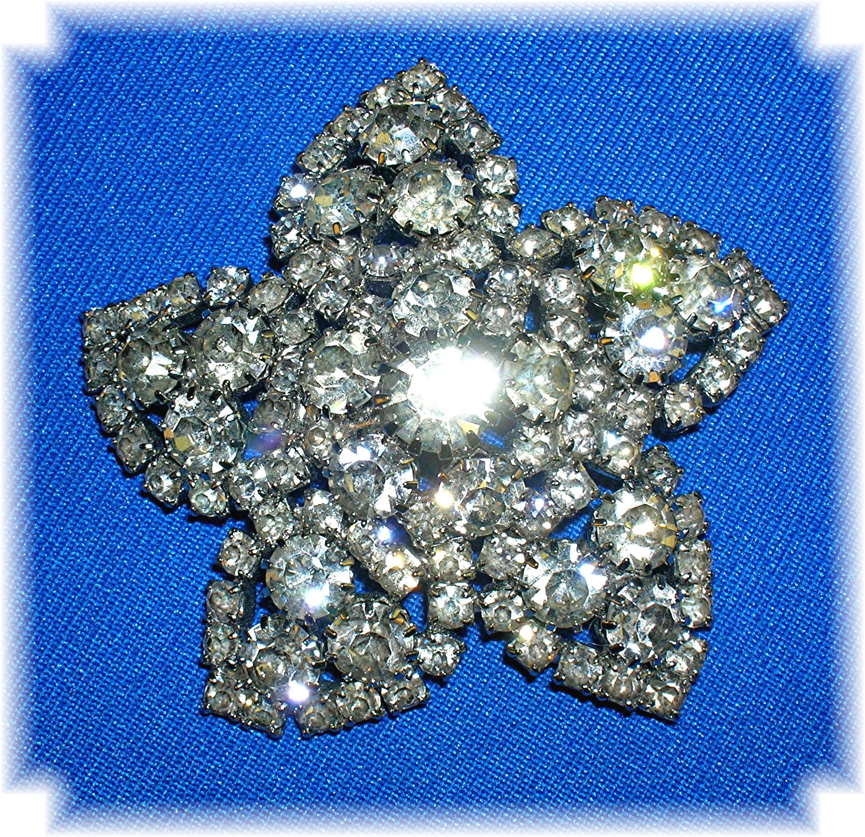 WEISS Crystal 2 1/8 inches Star Brooch