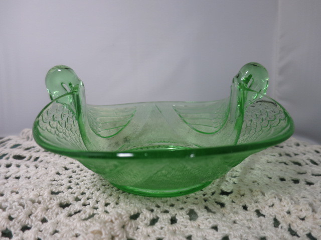 Fenton Art Glass Green Swan Dish