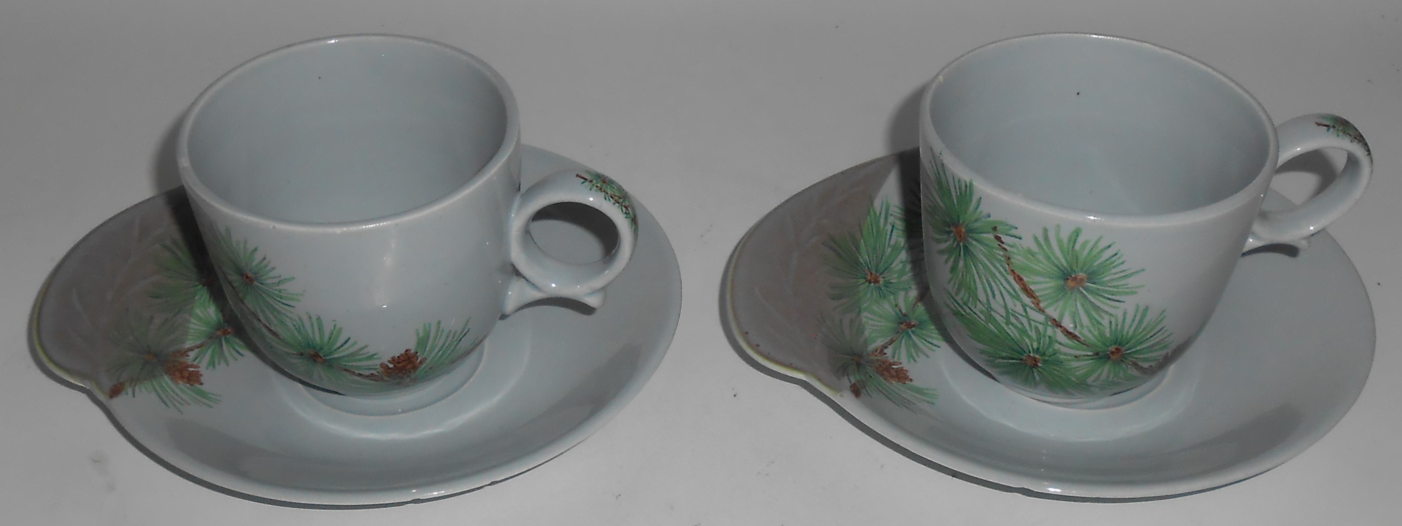 Canonsburg China Willard George Pine 2 Cup/Saucer Set