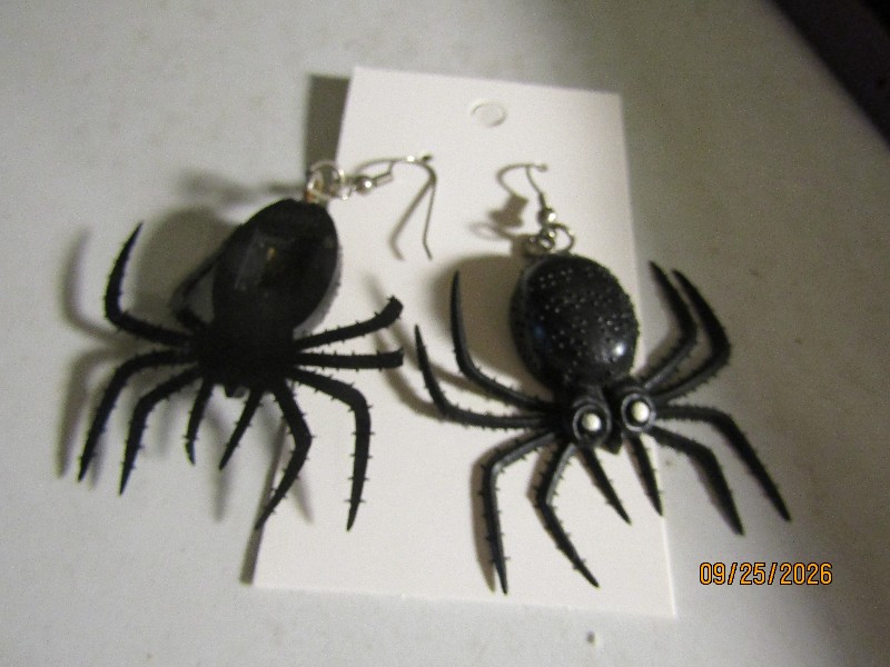 Spooky Black Plastic Spider Dangle Earrings Halloween Novelty Jewelry