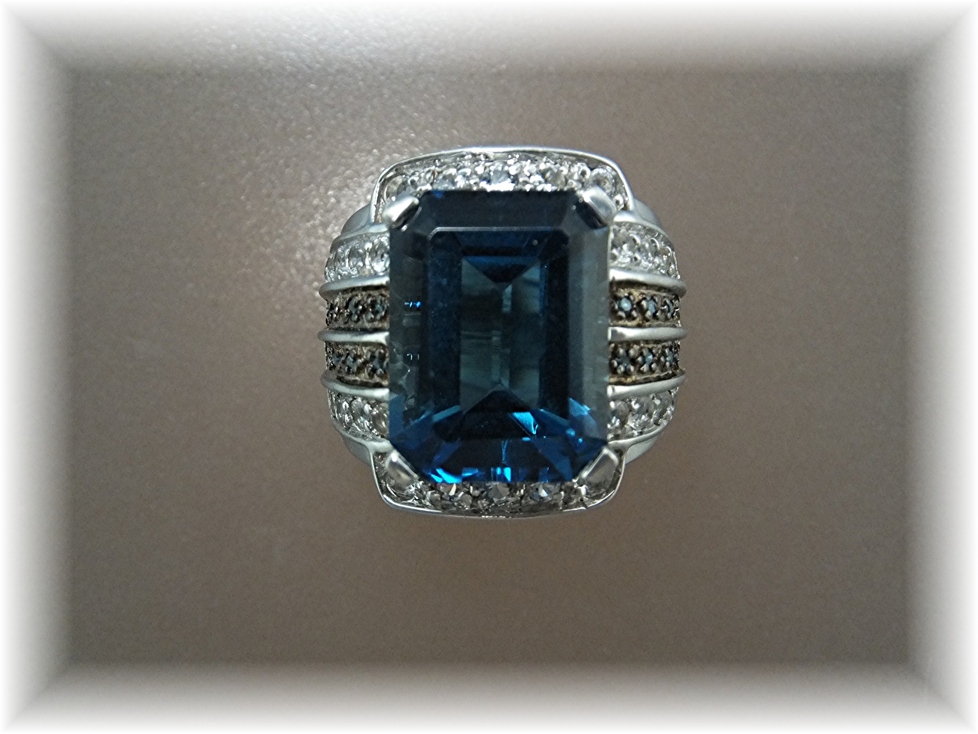 Ring London Blue Topaz Green Diamonds Sterling Silver
