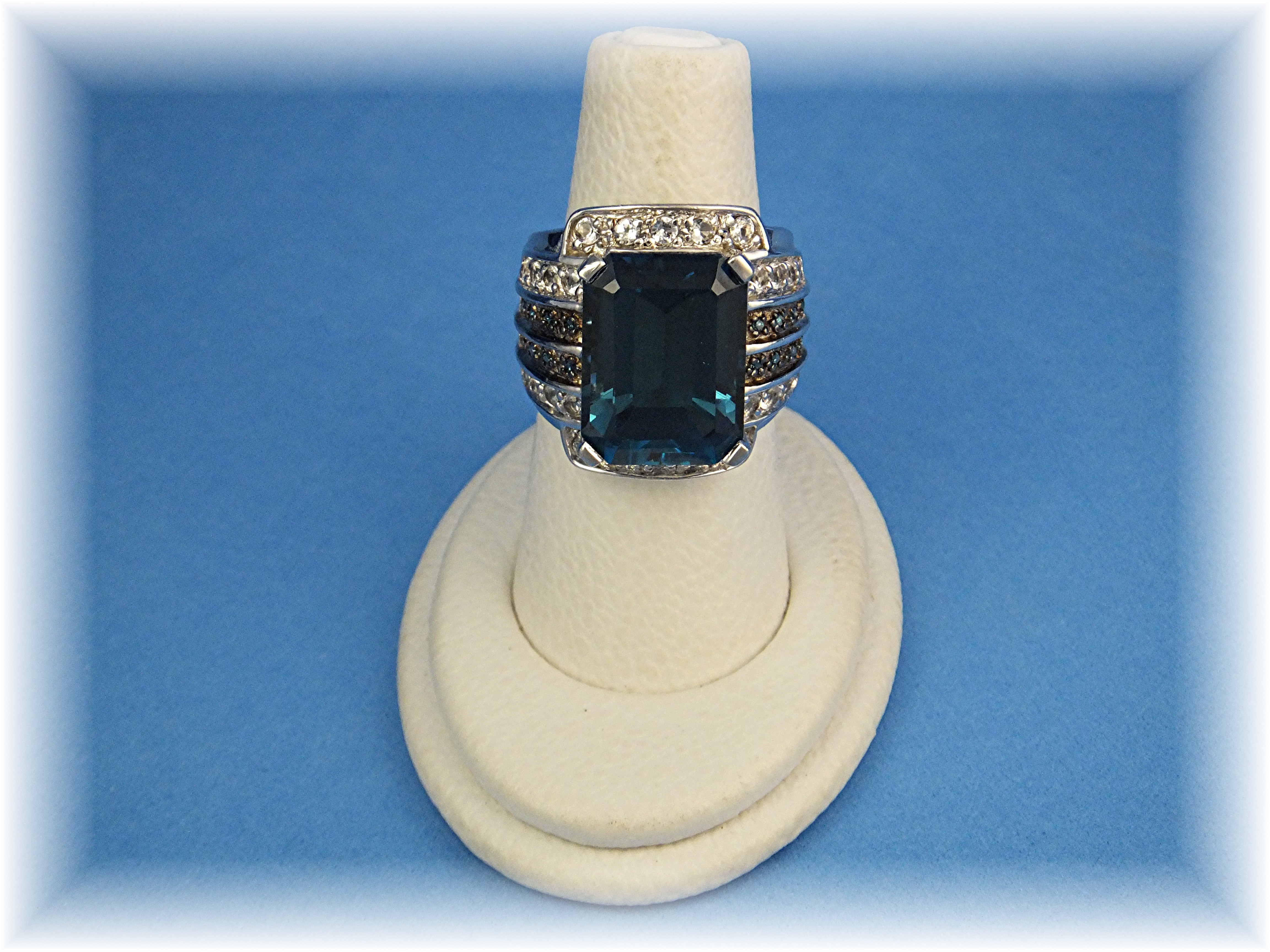 Ring London Blue Topaz Green Diamonds Sterling Silver