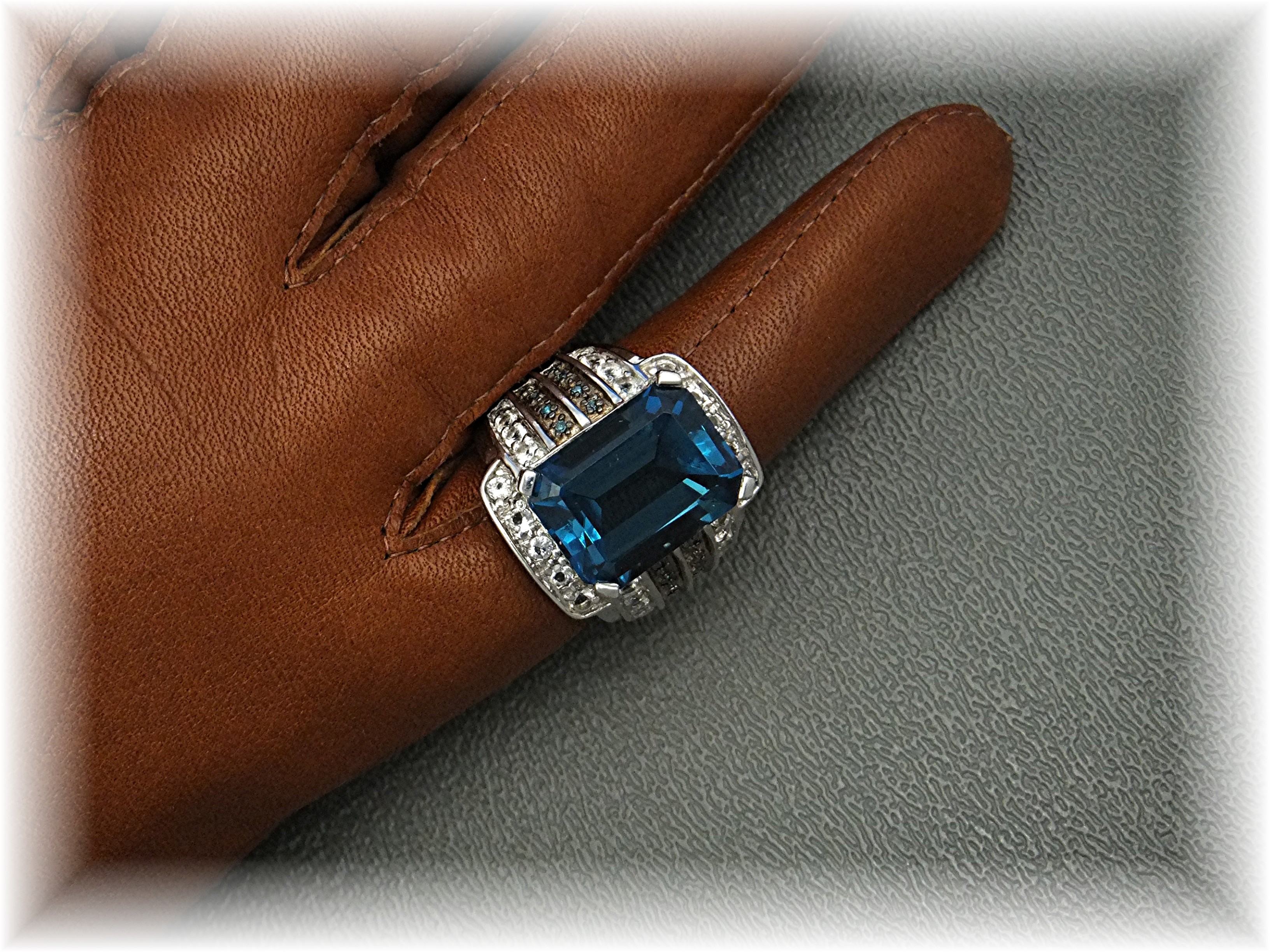 Ring London Blue Topaz Green Diamonds Sterling Silver